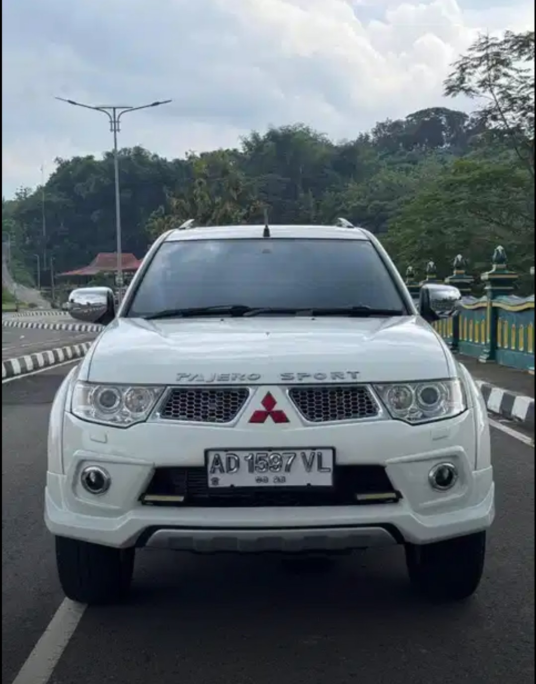 2013 Mitsubishi Pajero DAKAR 4X2 AT LIMITED Bekas 2013 Mitsubishi Pajero DAKAR 4X2 AT LIMITED Bekas