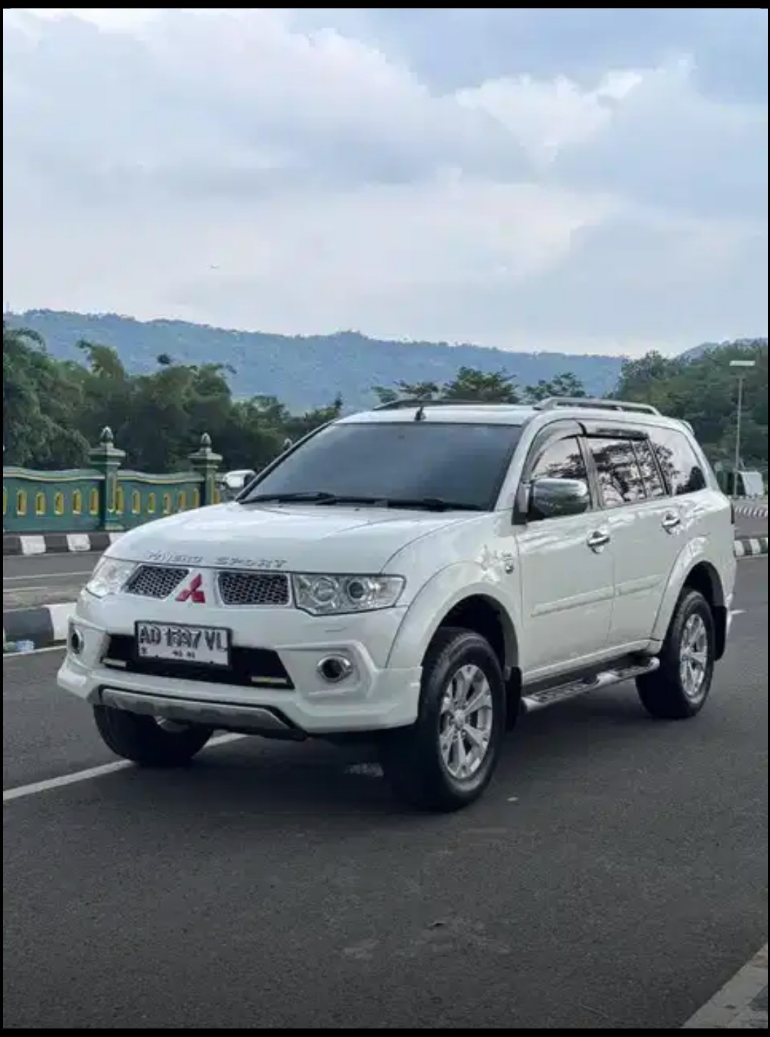 2013 Mitsubishi Pajero DAKAR 4X2 AT LIMITED 2013 Mitsubishi Pajero DAKAR 4X2 AT LIMITED