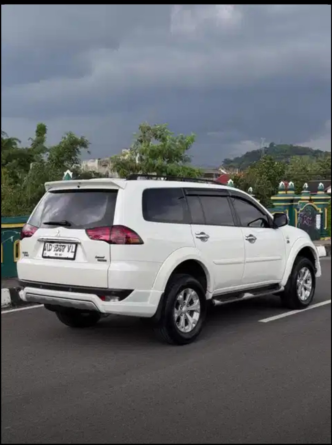 2013 Mitsubishi Pajero DAKAR 4X2 AT LIMITED 2013 Mitsubishi Pajero DAKAR 4X2 AT LIMITED