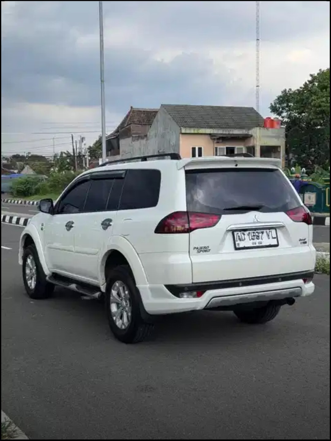 2013 Mitsubishi Pajero DAKAR 4X2 AT LIMITED 2013 Mitsubishi Pajero DAKAR 4X2 AT LIMITED