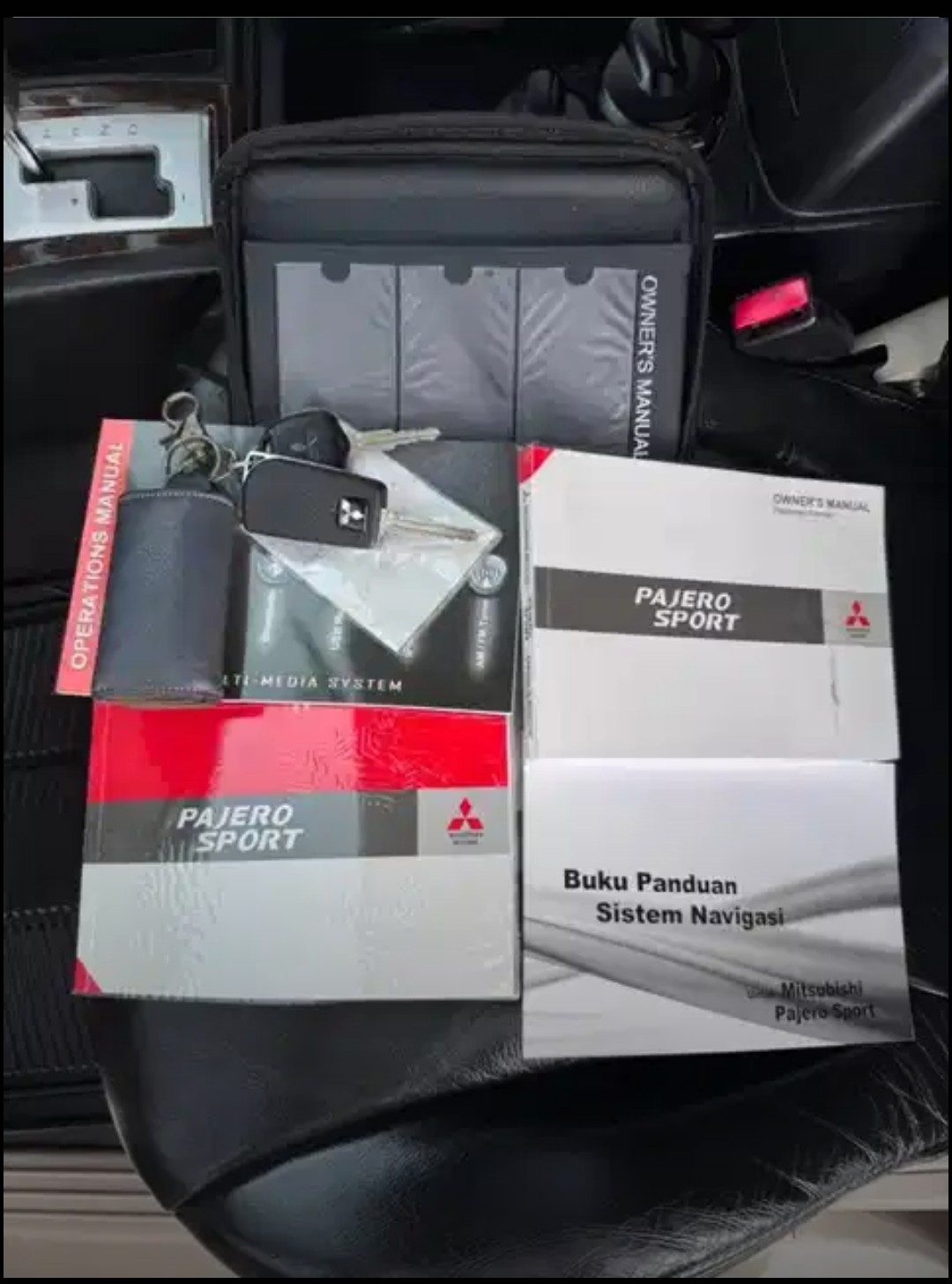 2013 Mitsubishi Pajero DAKAR 4X2 AT LIMITED 2013 Mitsubishi Pajero DAKAR 4X2 AT LIMITED