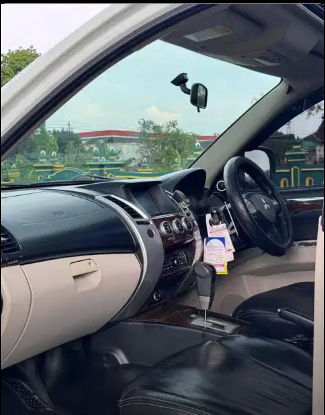 2013 Mitsubishi Pajero DAKAR 4X2 AT LIMITED 2013 Mitsubishi Pajero DAKAR 4X2 AT LIMITED