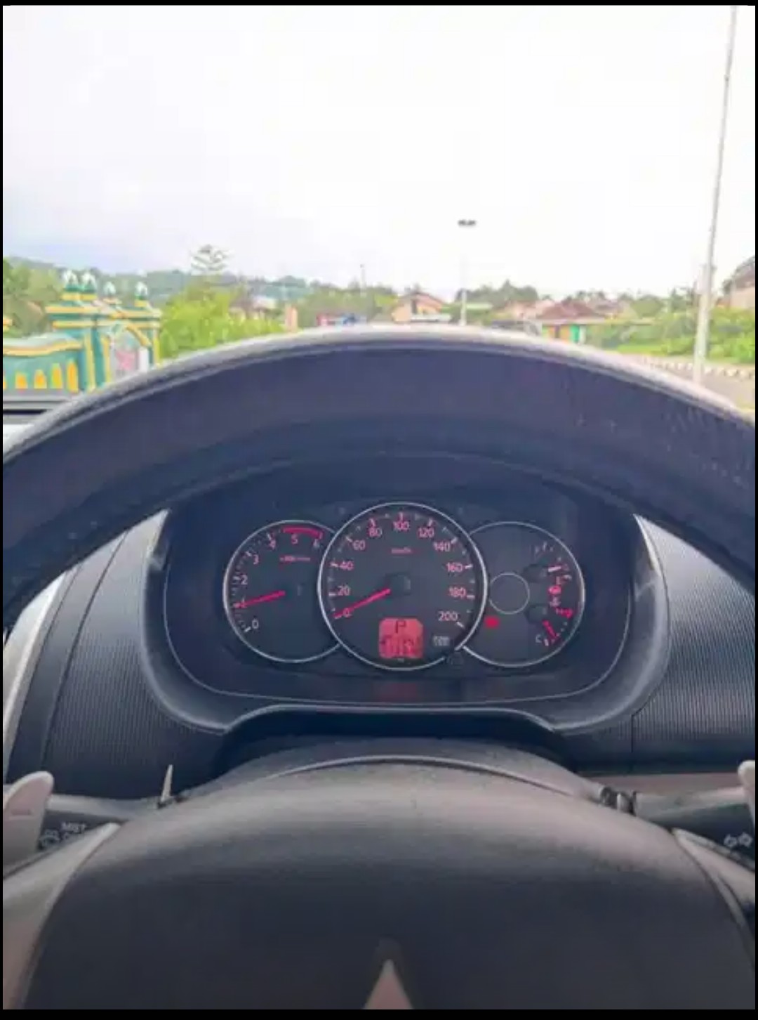 2013 Mitsubishi Pajero DAKAR 4X2 AT LIMITED 2013 Mitsubishi Pajero DAKAR 4X2 AT LIMITED