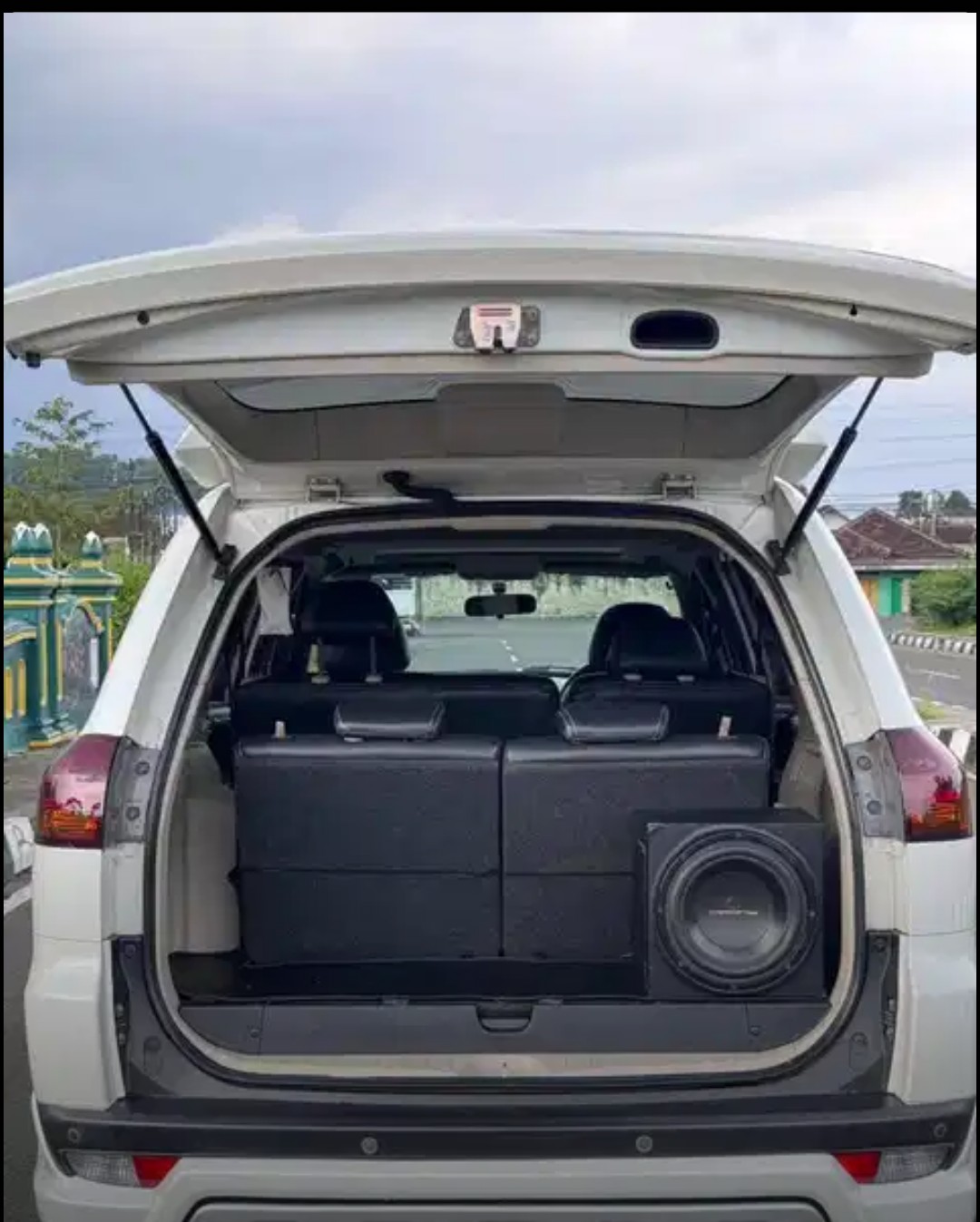 2013 Mitsubishi Pajero DAKAR 4X2 AT LIMITED 2013 Mitsubishi Pajero DAKAR 4X2 AT LIMITED