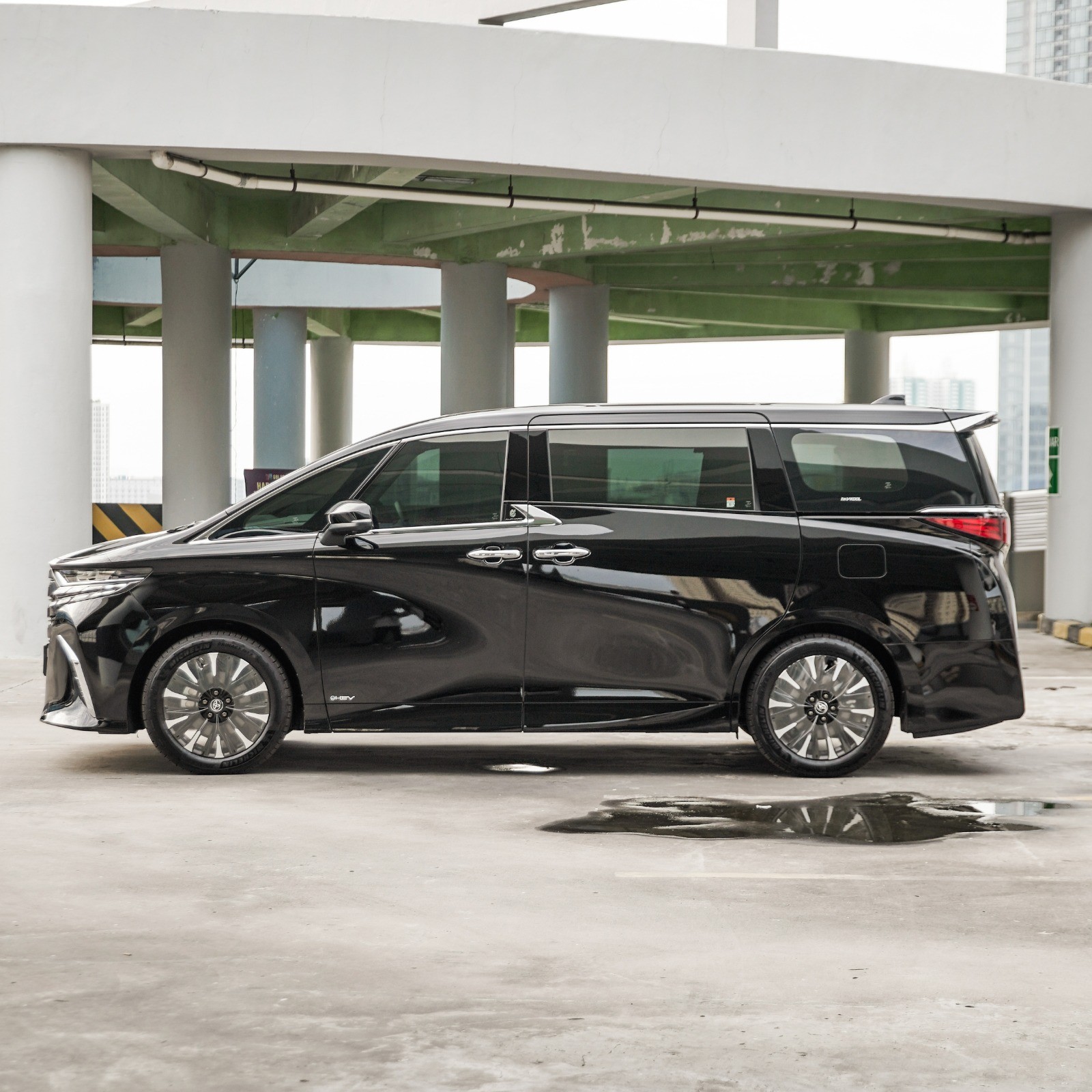 2024 Toyota Alphard Hybrid 2024 Toyota Alphard Hybrid