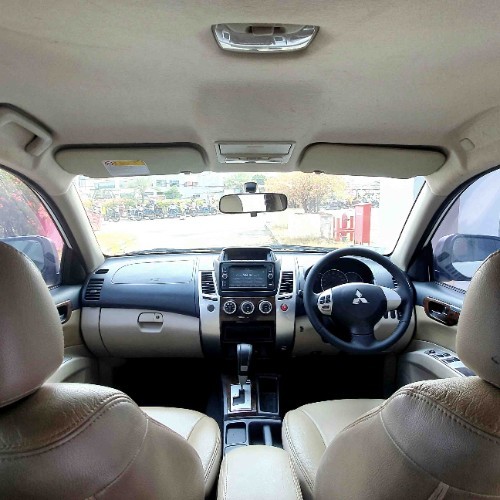 2015 Mitsubishi Pajero Sport 2015 Mitsubishi Pajero Sport