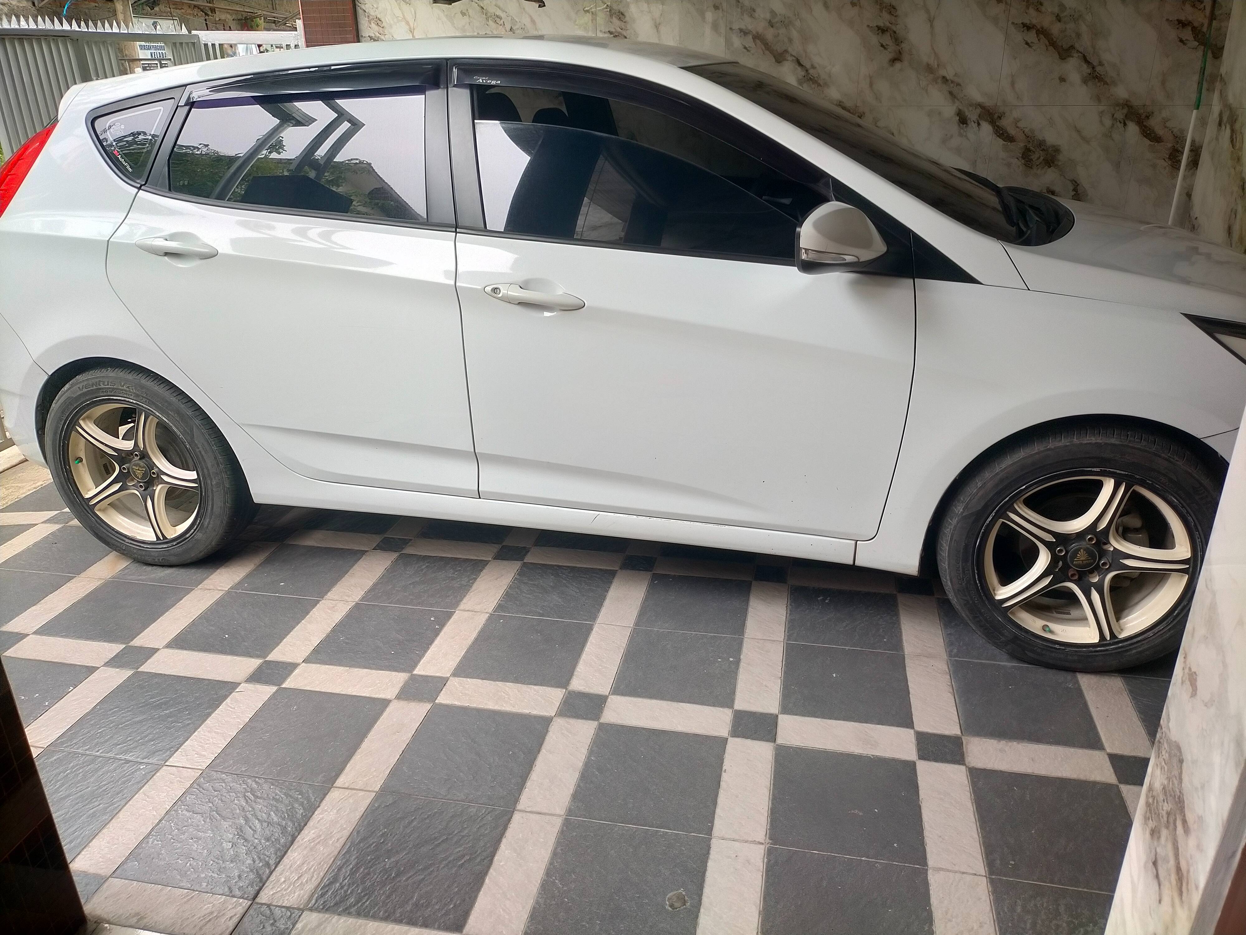 2012 Hyundai Grand Avega 2012 Hyundai Grand Avega