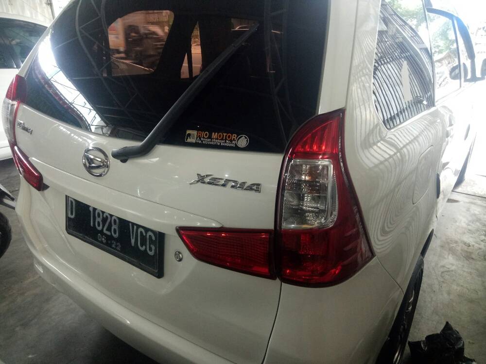 Dijual 2015 Daihatsu Xenia  1.0 M MT 1.0 M MT Bekas