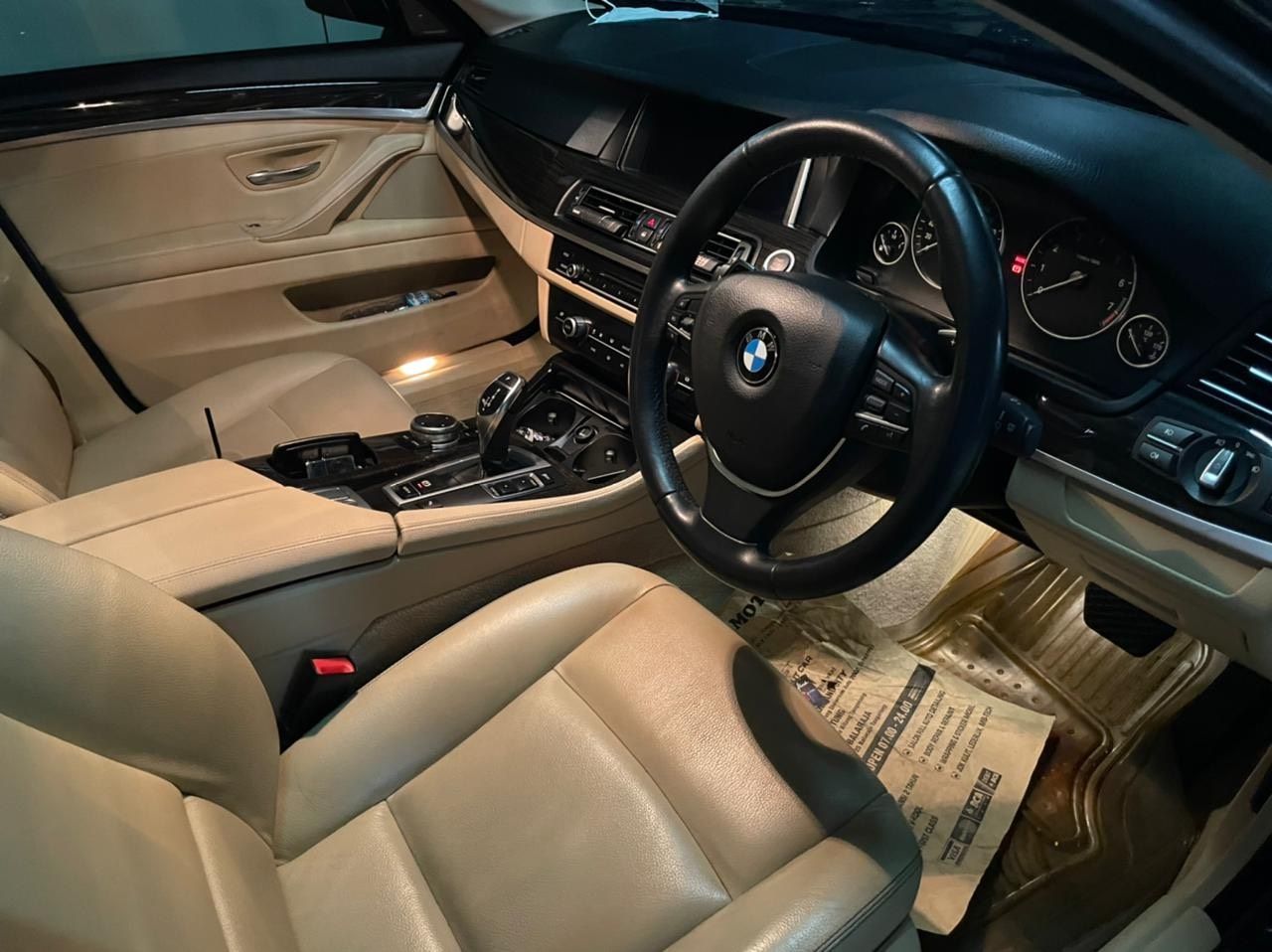 Old 2014 BMW 5 Series Sedan  528i Luxury 528i Luxury