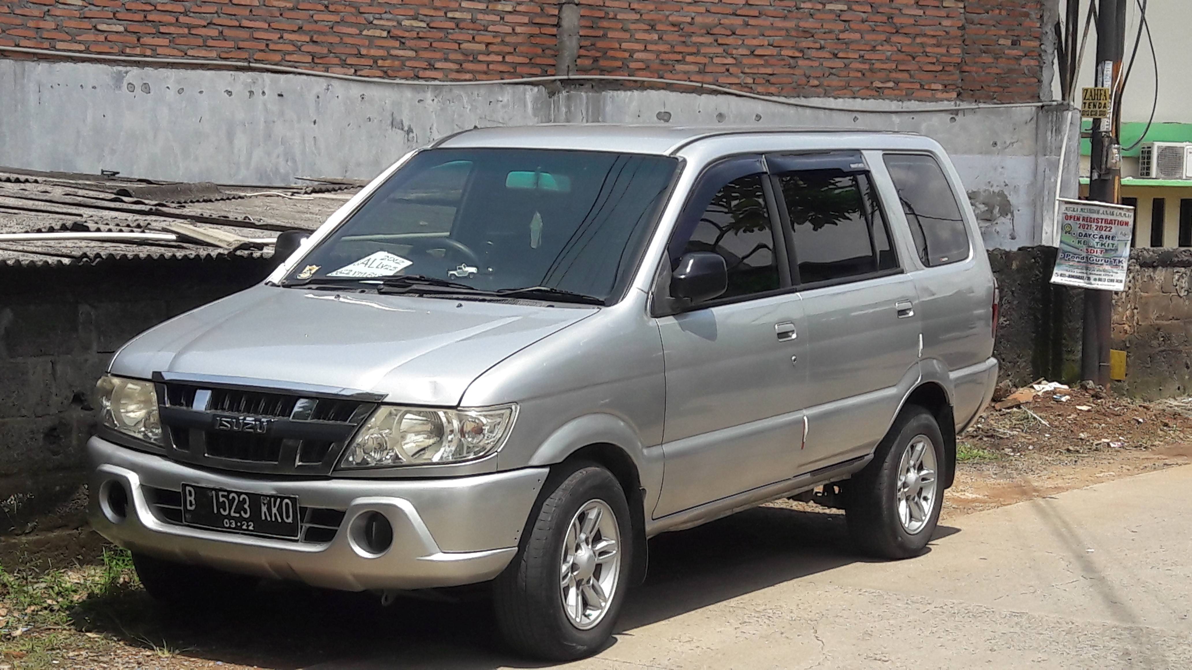 2012 Isuzu Panther 2012 Isuzu Panther