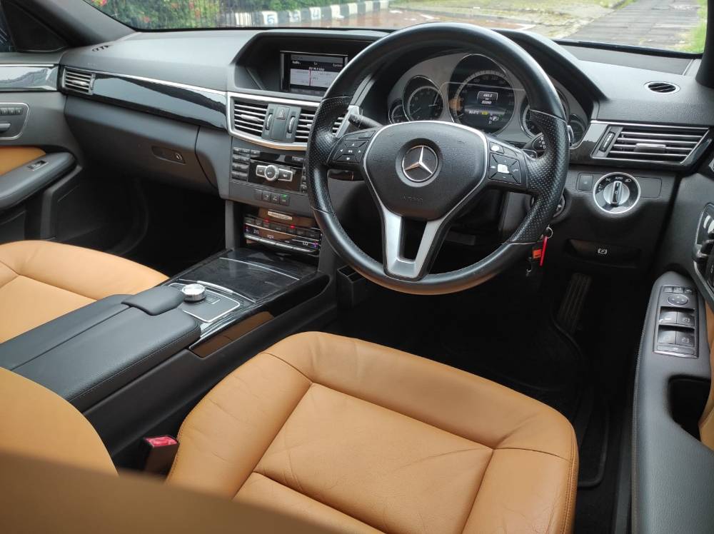 Dijual 2013 Mercedes Benz E-Class E 250 AMG AVANTGARDE E 250 AMG AVANTGARDE Bekas