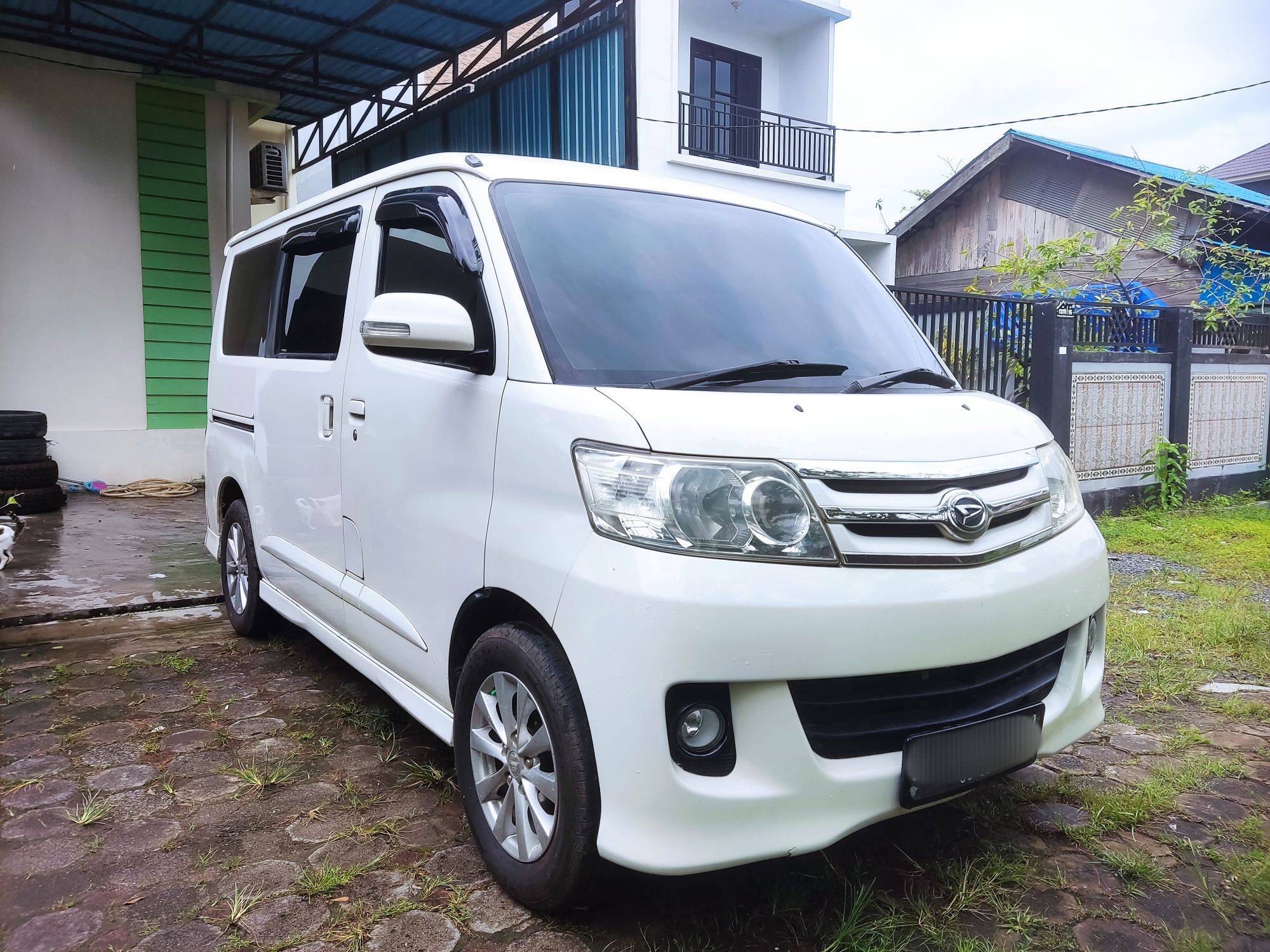 2012 Daihatsu Luxio 1.5 X A/T 1.5 X A/T bekas
