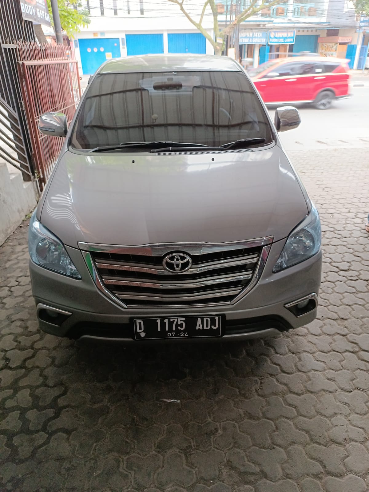 Second Hand 2015 Toyota Innova Second Hand 2015 Toyota Innova