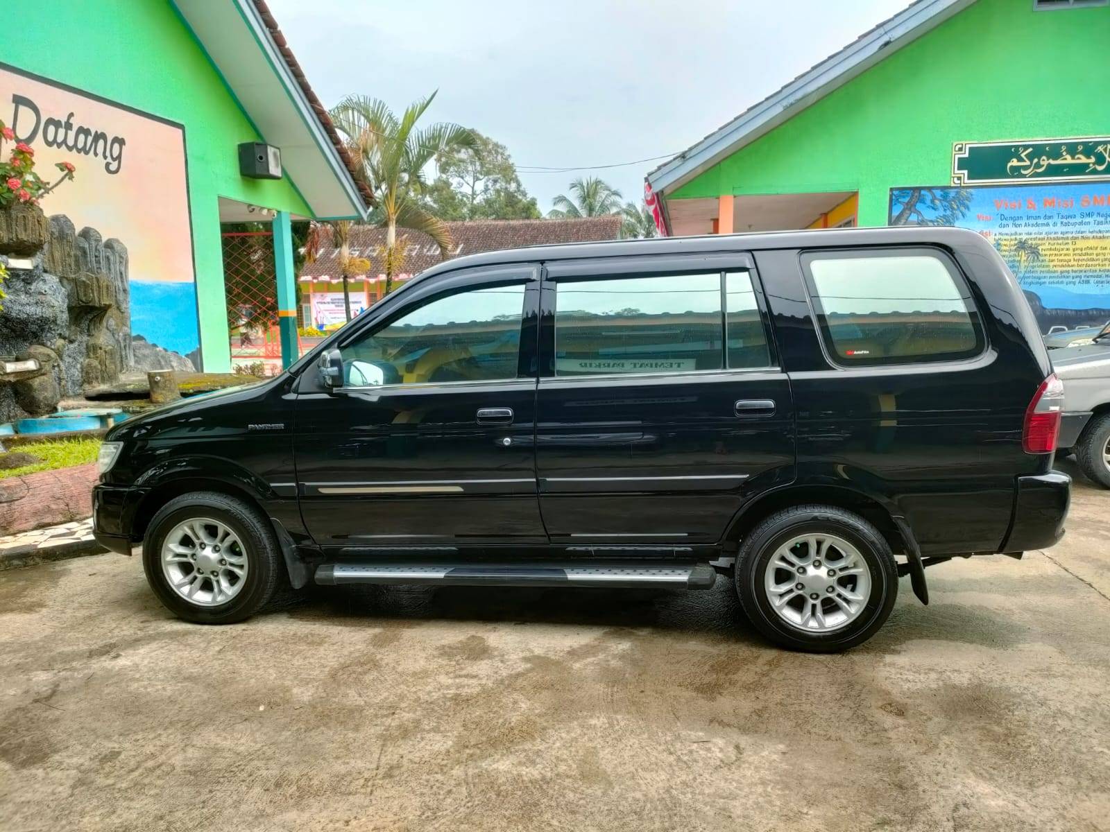 2012 Isuzu Panther 2012 Isuzu Panther