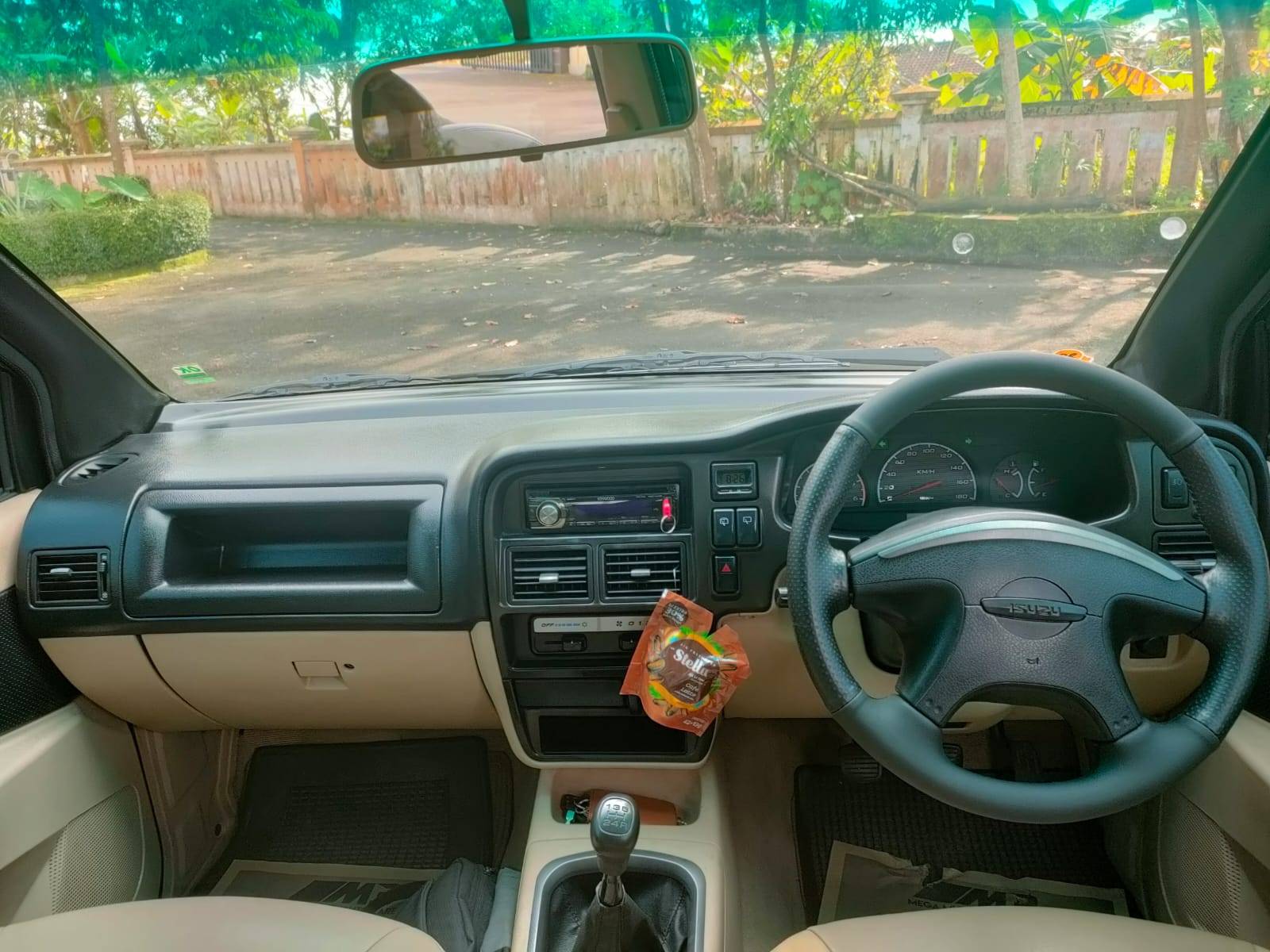 2012 Isuzu Panther 2012 Isuzu Panther