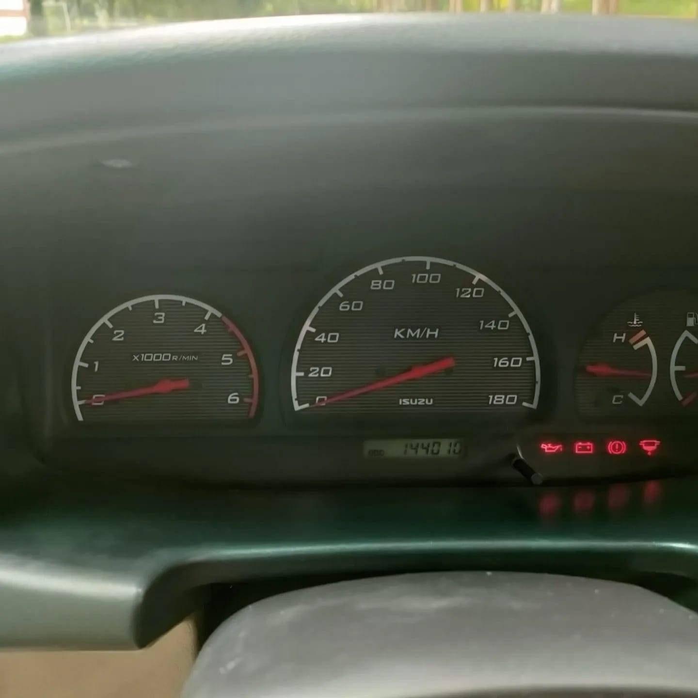 2012 Isuzu Panther 2012 Isuzu Panther