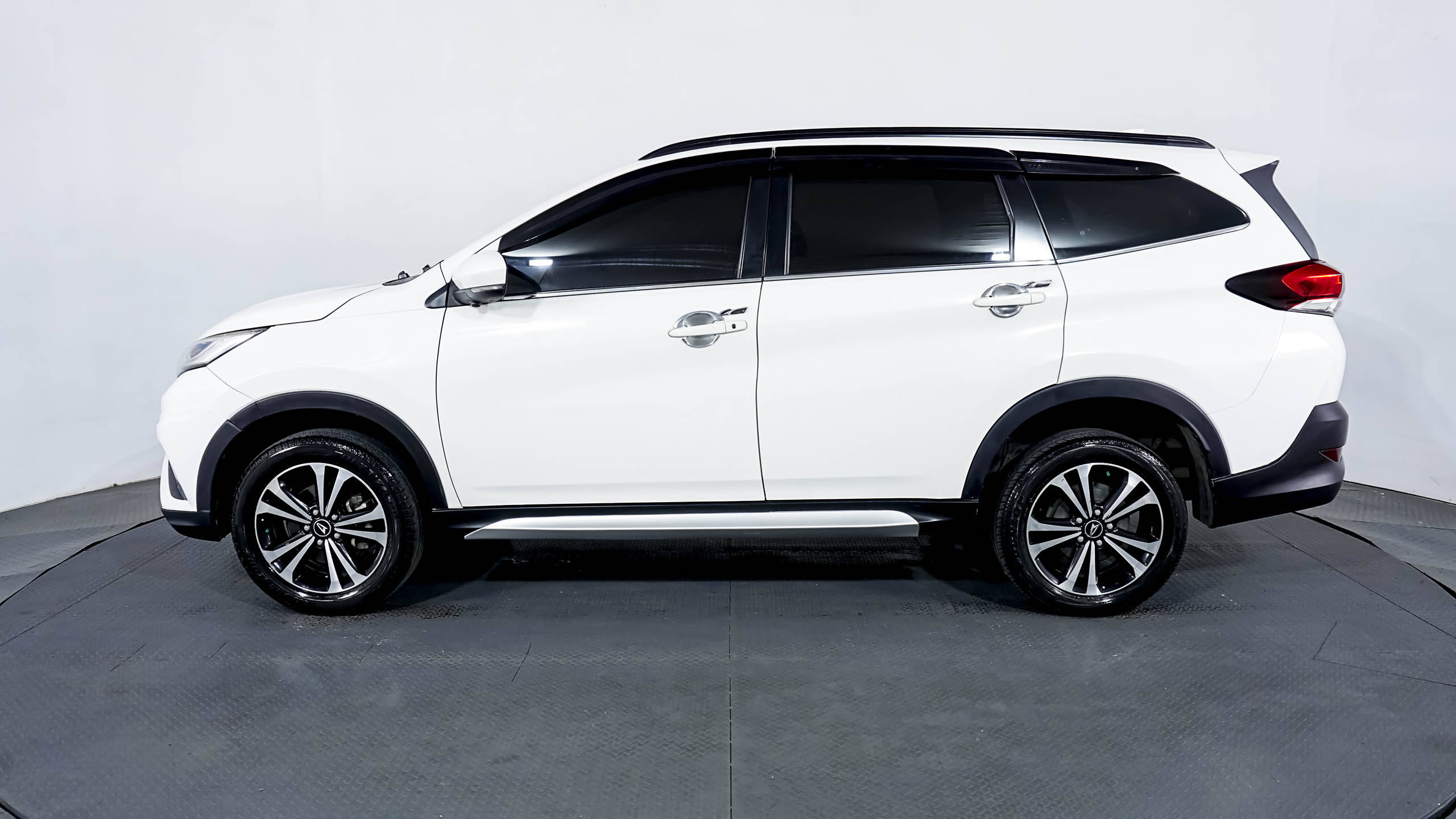 Old 2018 Daihatsu Terios R A/T Deluxe R A/T Deluxe