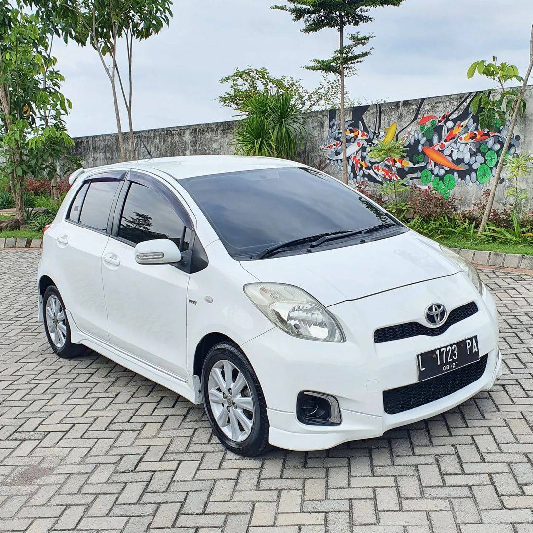 2012 Toyota Yaris 2012 Toyota Yaris