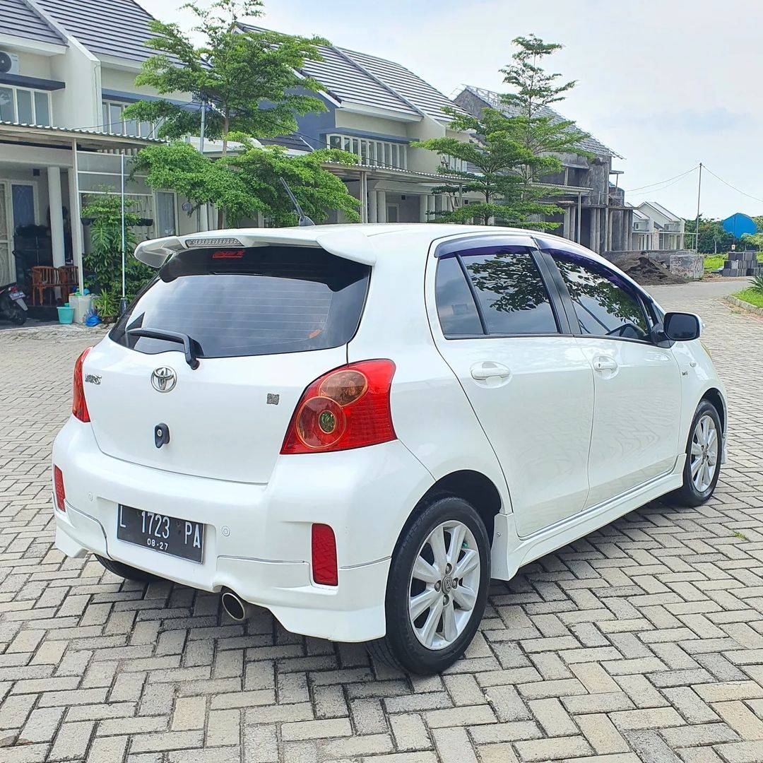 2012 Toyota Yaris 2012 Toyota Yaris