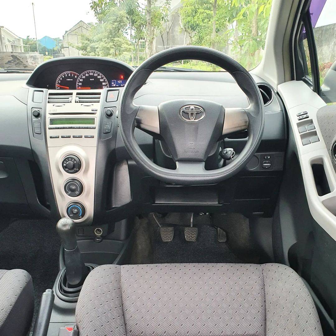 2012 Toyota Yaris 2012 Toyota Yaris