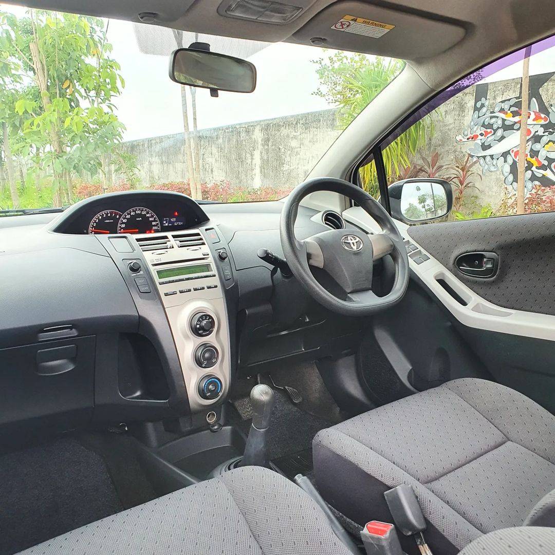 2012 Toyota Yaris 2012 Toyota Yaris