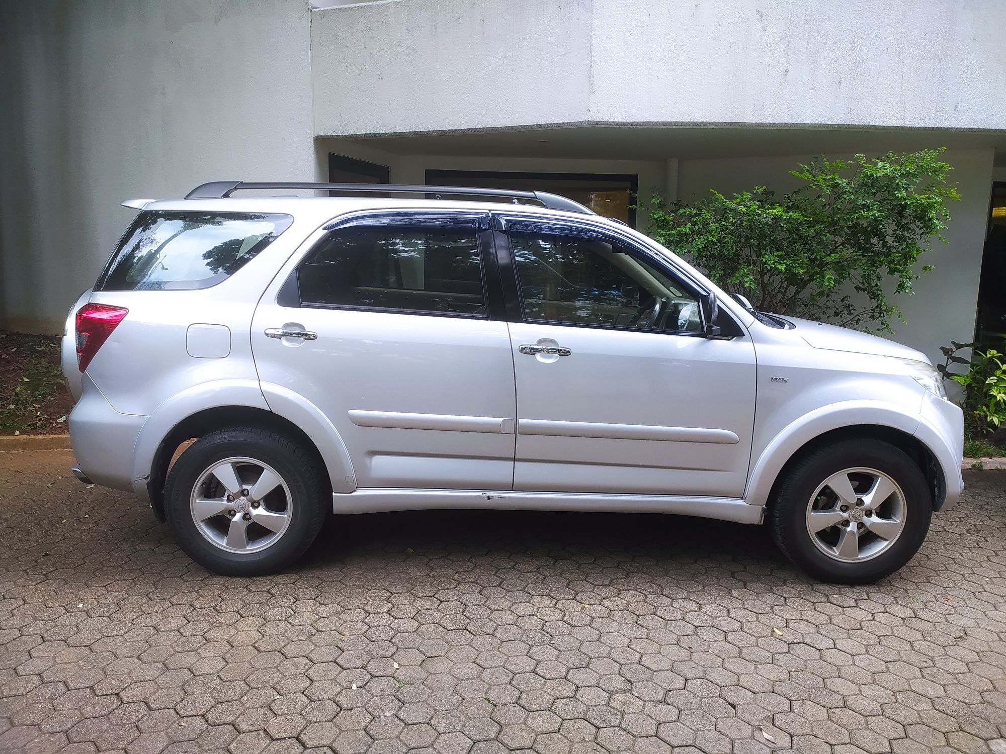 2010 Toyota Rush 2010 Toyota Rush