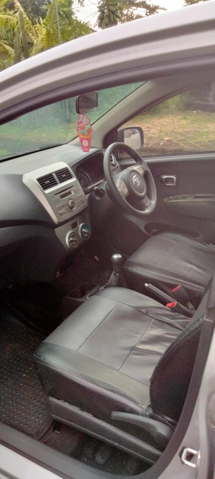 2014 Daihatsu Ayla  2014 Daihatsu Ayla