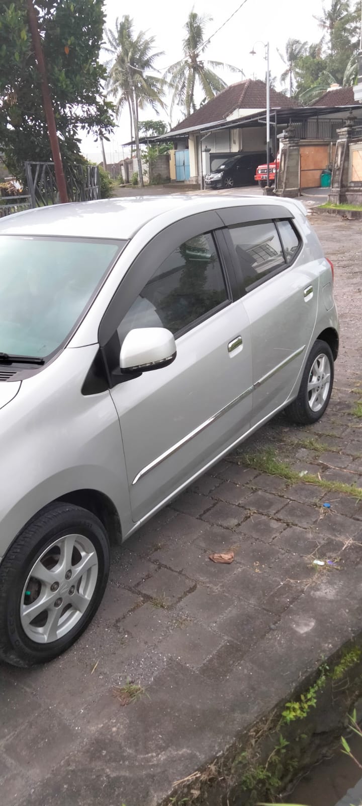 2014 Daihatsu Ayla  2014 Daihatsu Ayla