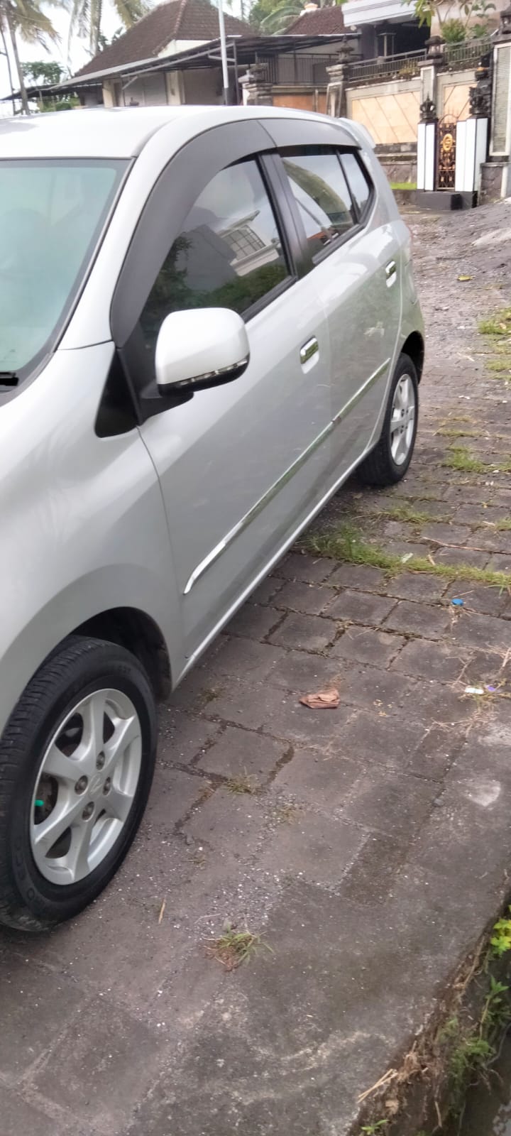2014 Daihatsu Ayla  2014 Daihatsu Ayla