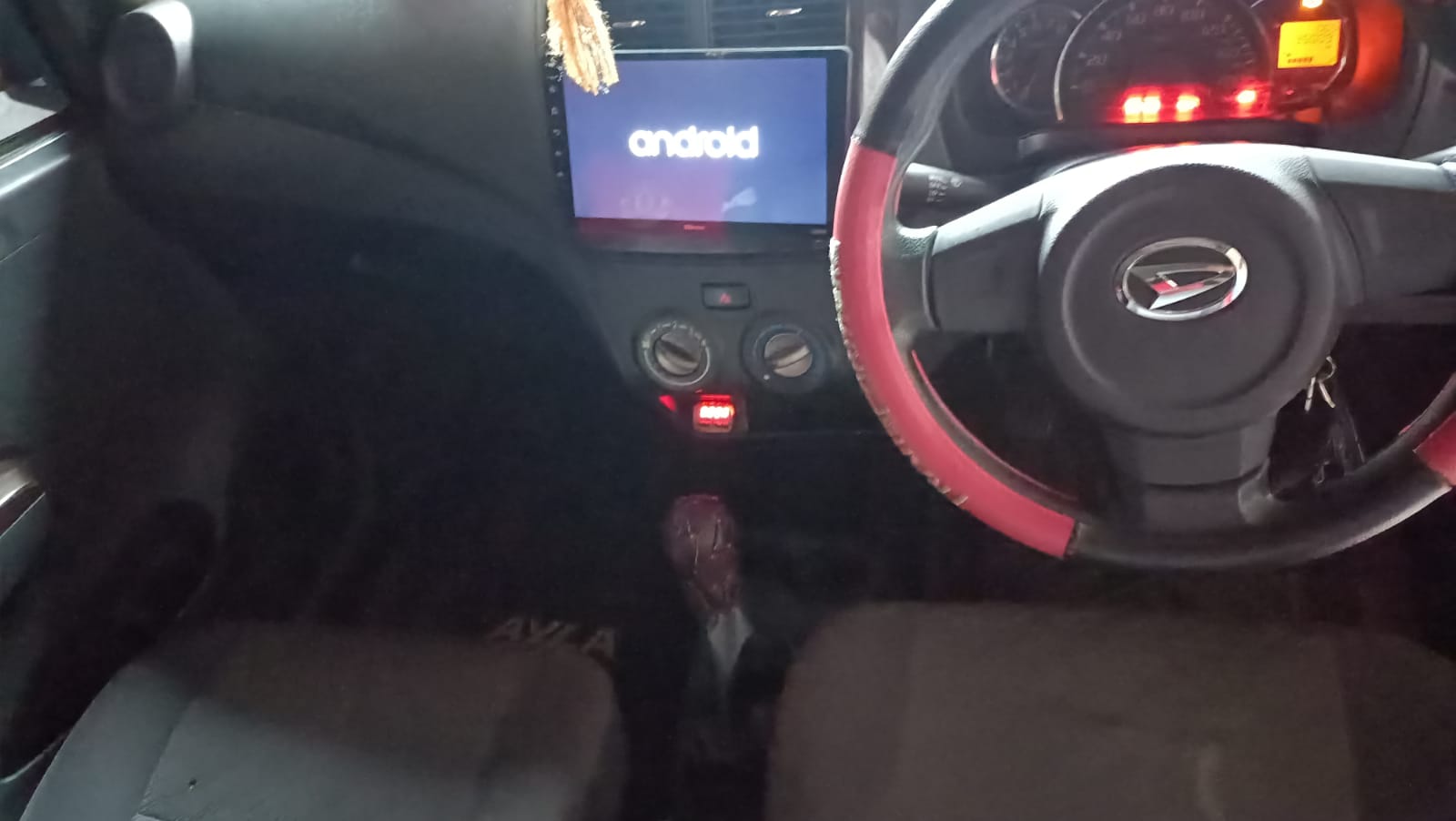 2014 Daihatsu Ayla  2014 Daihatsu Ayla