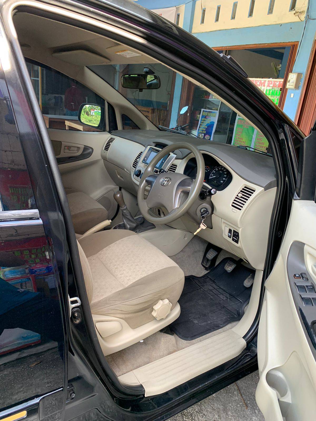 2014 Toyota Kijang Innova 2014 Toyota Kijang Innova