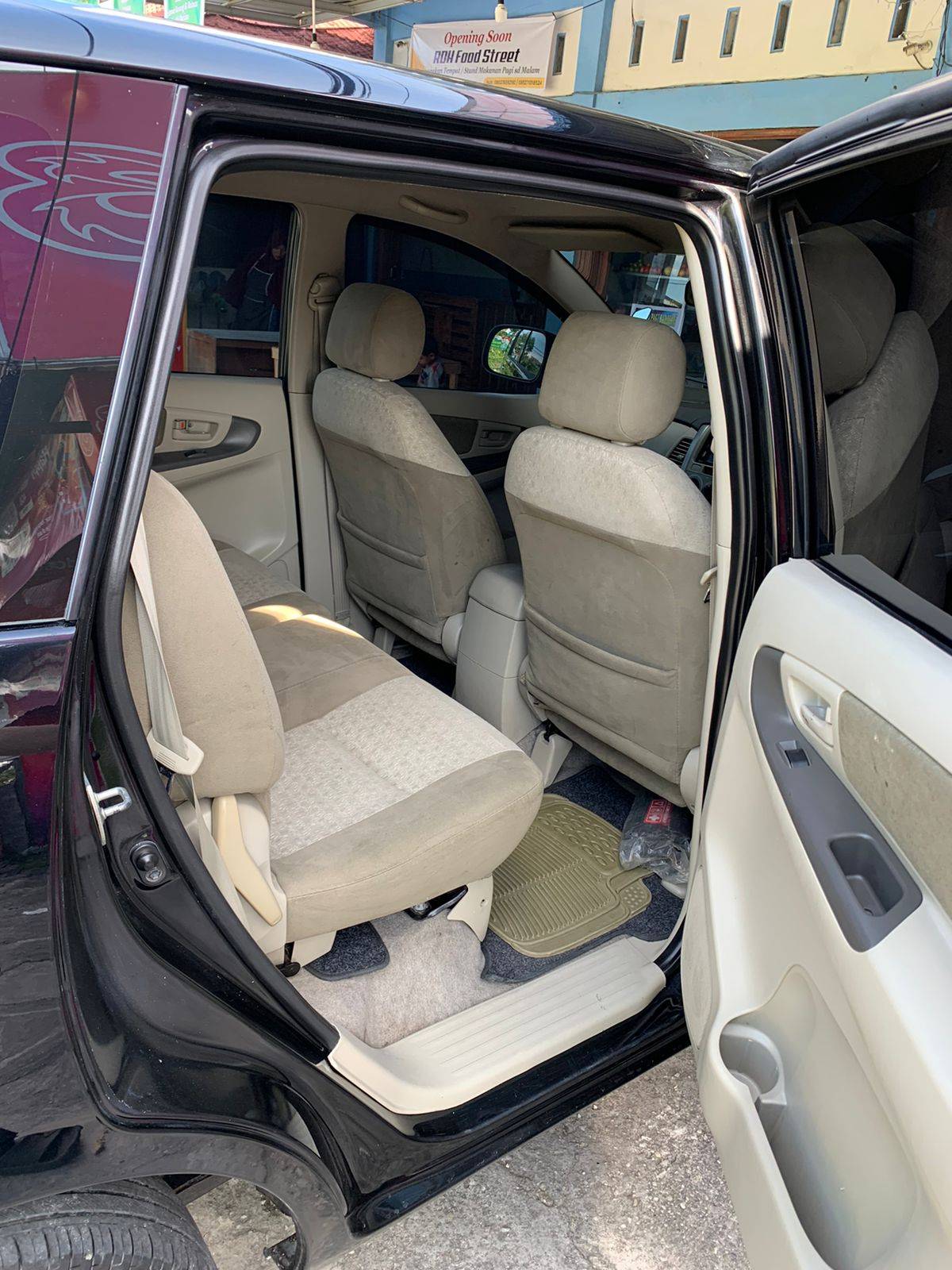 2014 Toyota Kijang Innova 2014 Toyota Kijang Innova