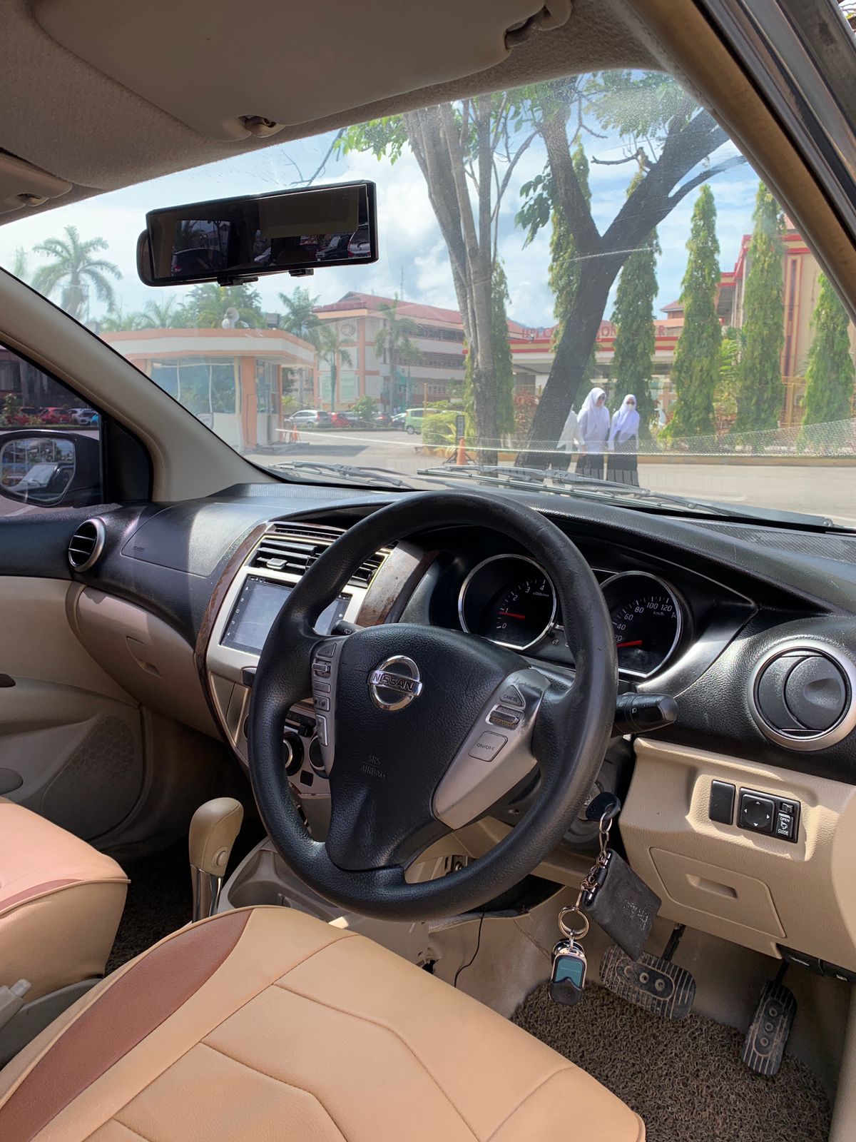 2013 Nissan Grand Livina  1.5 XV AT 2013 Nissan Grand Livina  1.5 XV AT