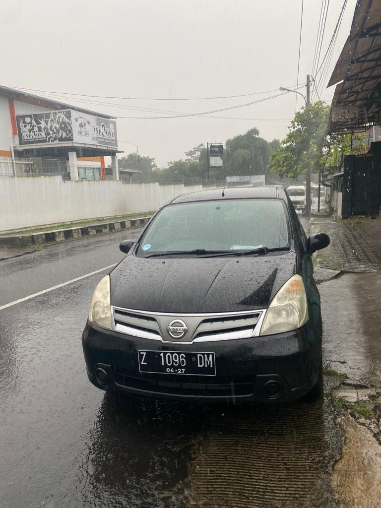 Second Hand 2012 Nissan Grand Livina Second Hand 2012 Nissan Grand Livina