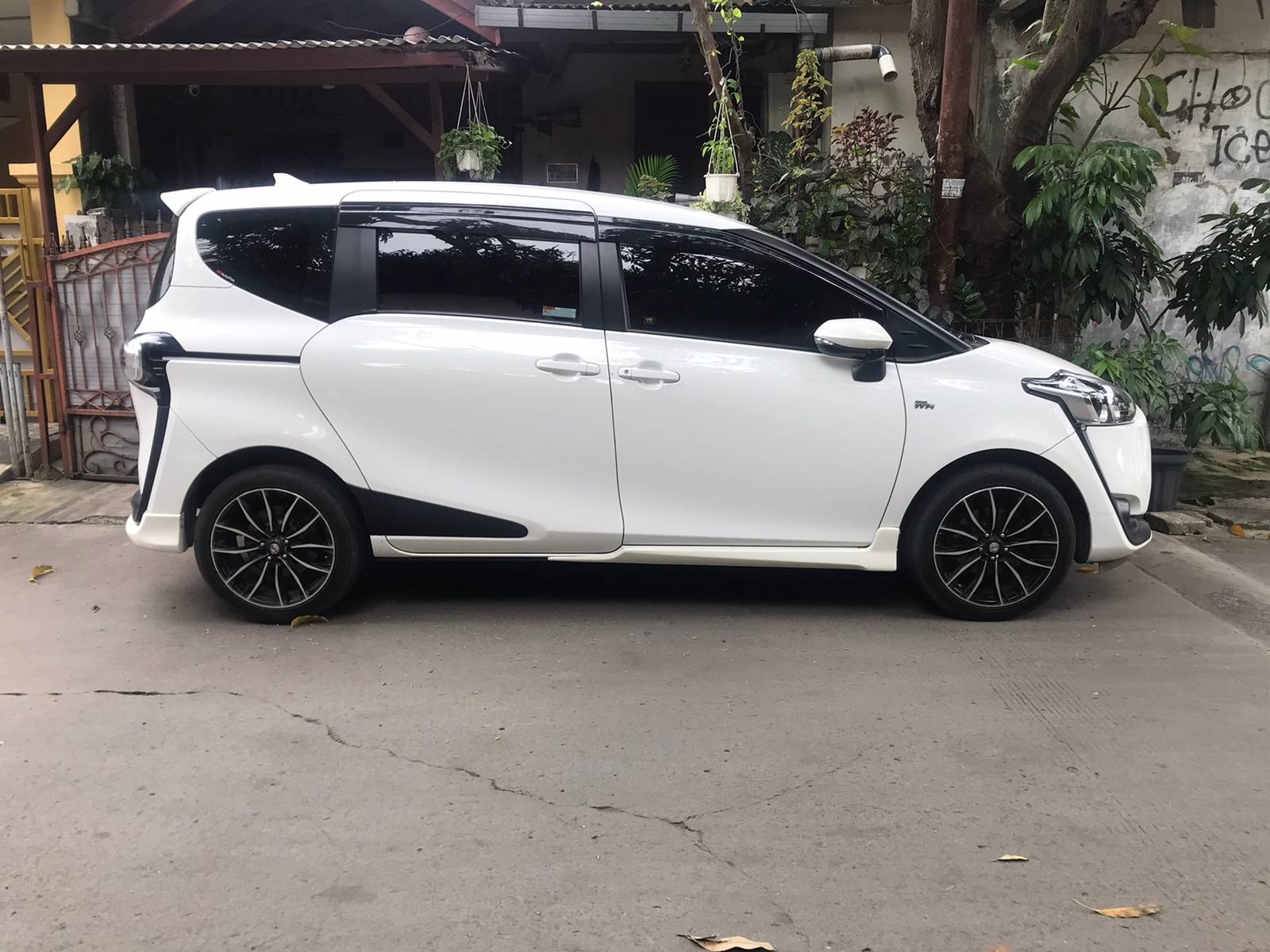 2017 Toyota Sienta Bekas 2017 Toyota Sienta Bekas