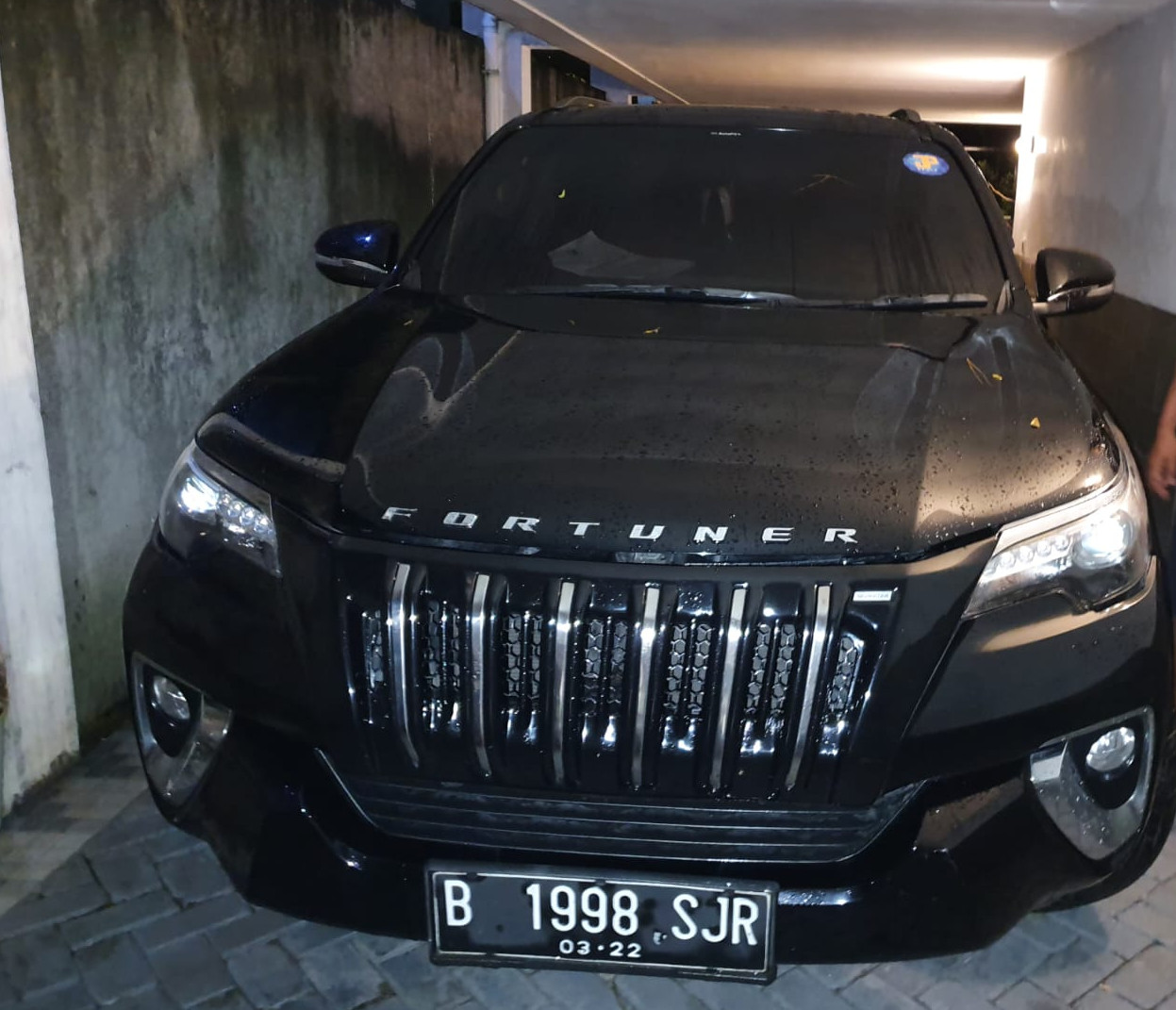 2017 Toyota Fortuner SRZ 4X2 TRD 2.7L AT 2017 Toyota Fortuner SRZ 4X2 TRD 2.7L AT