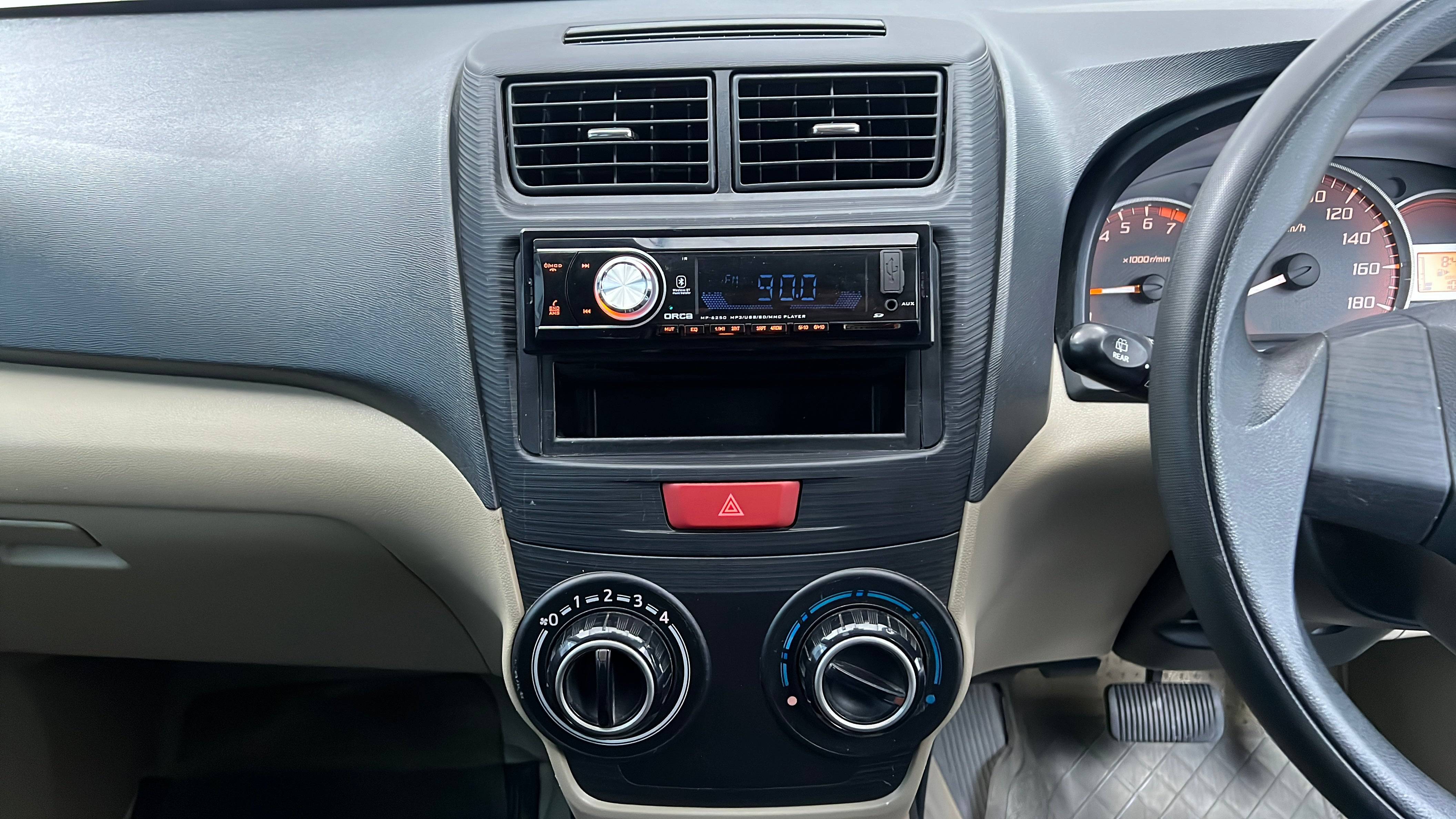 Old 2013 Daihatsu Xenia  1.3 R AT SPORTY 1.3 R AT SPORTY