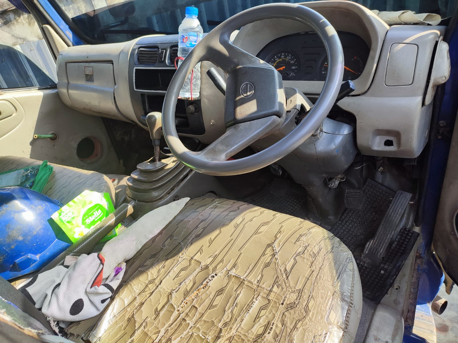 2011 Mitsubishi Colt L 300 SOLAR STD 2 5 BOX 2011 Mitsubishi Colt L 300 SOLAR STD 2 5 BOX