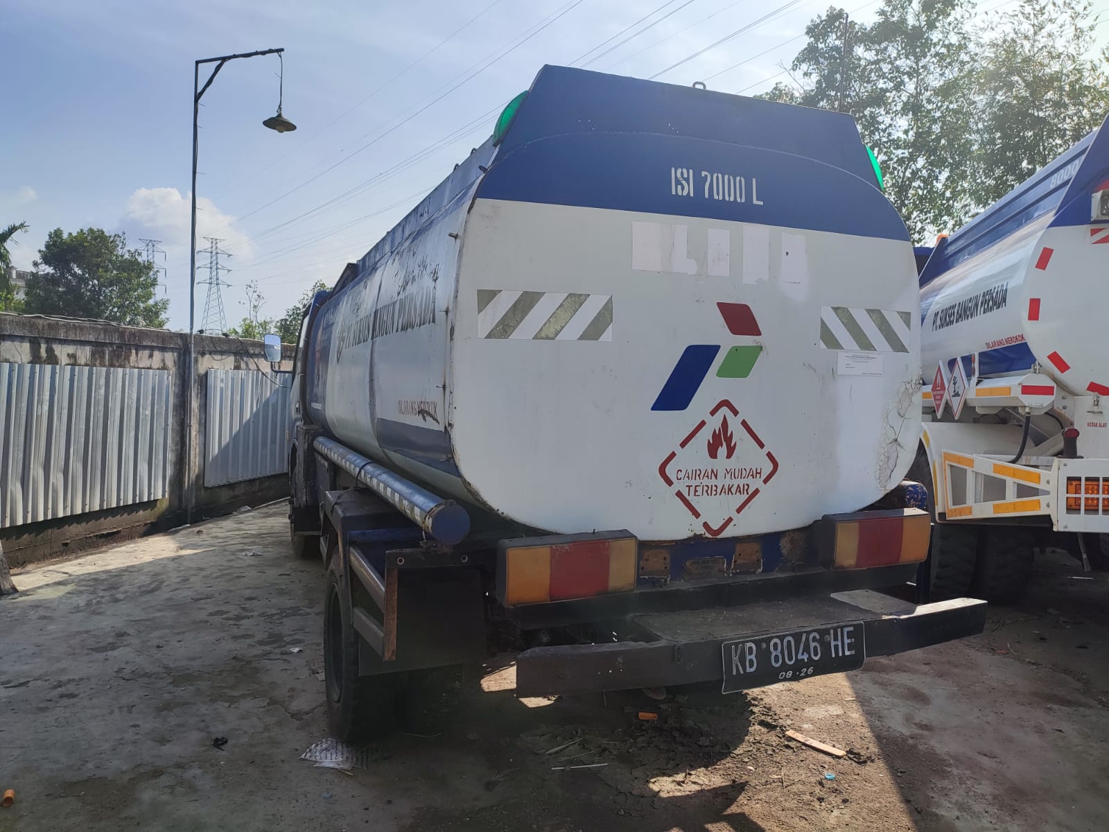 2011 Mitsubishi Colt L 300 SOLAR STD 2 5 BOX 2011 Mitsubishi Colt L 300 SOLAR STD 2 5 BOX