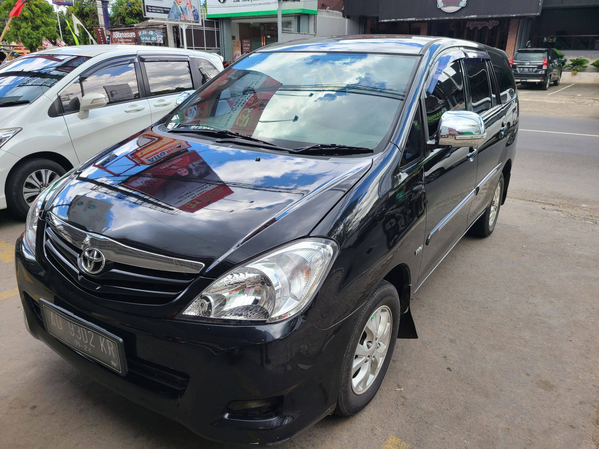 2011 Toyota Kijang Innova Bekas