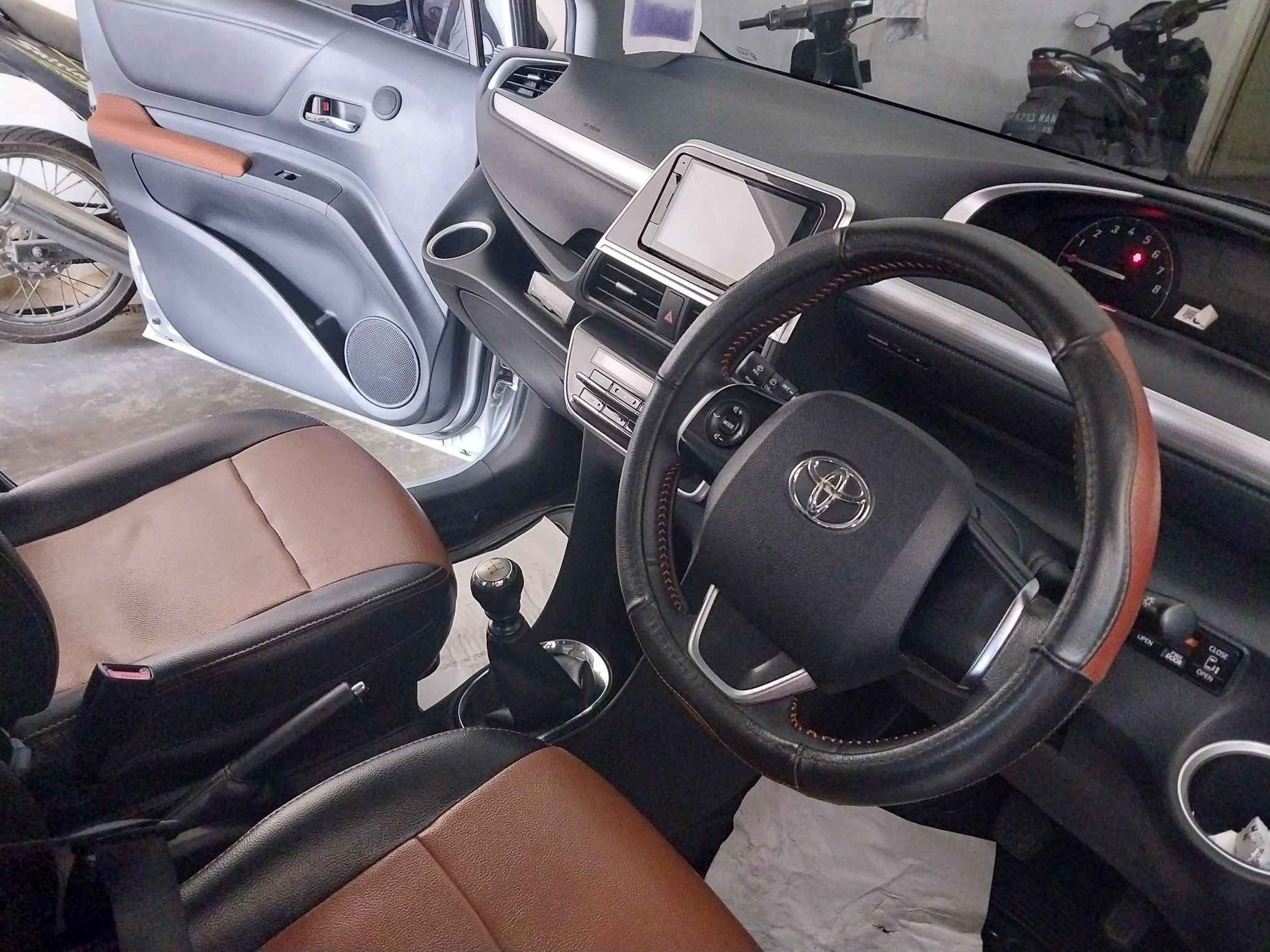 2017 Toyota Sienta 2017 Toyota Sienta
