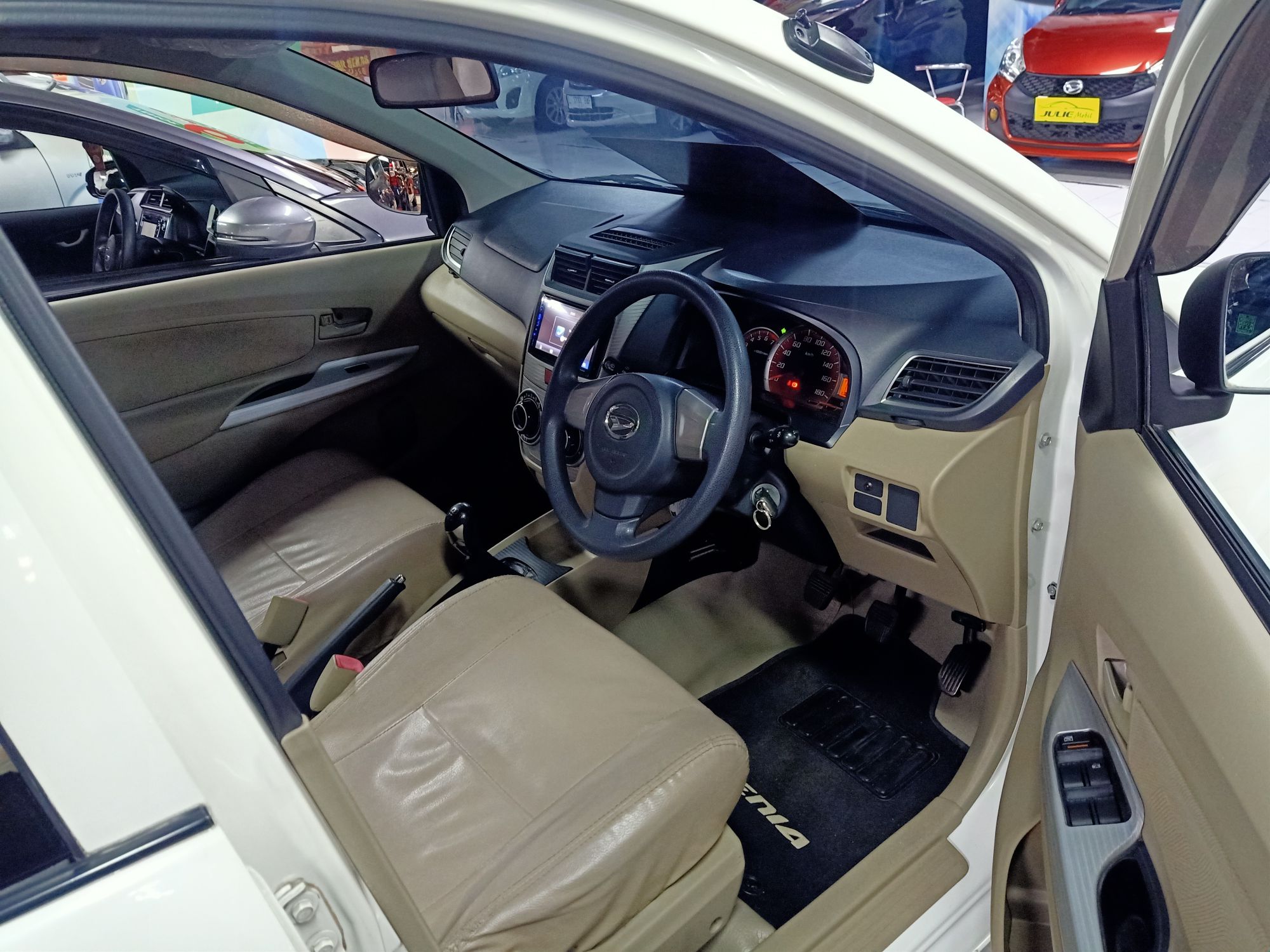 2014 Daihatsu Xenia 2014 Daihatsu Xenia