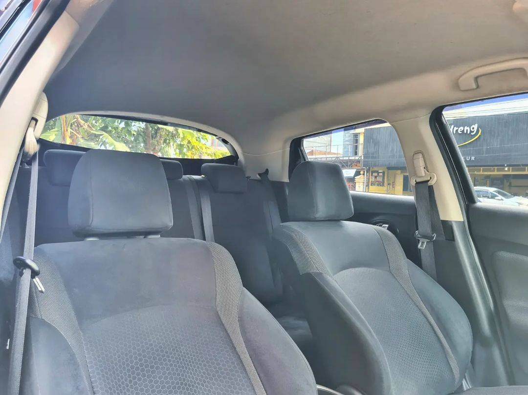 2015 Nissan Revolt 2015 Nissan Revolt