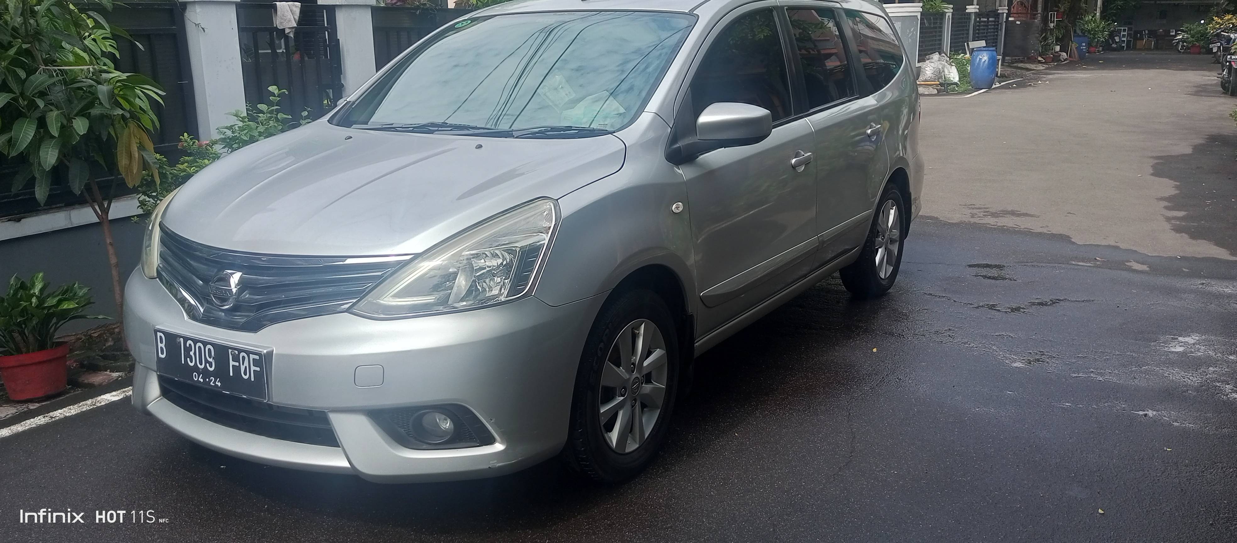 Second Hand 2014 Nissan Grand Livina Second Hand 2014 Nissan Grand Livina