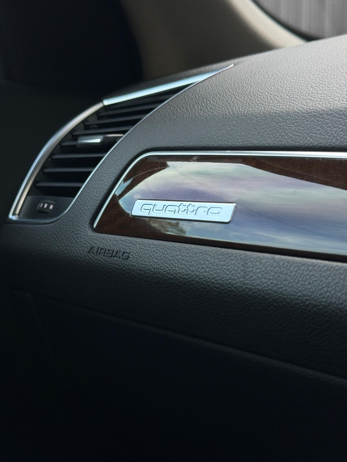 2011 Audi Q5  2.0 TFSI 2011 Audi Q5  2.0 TFSI