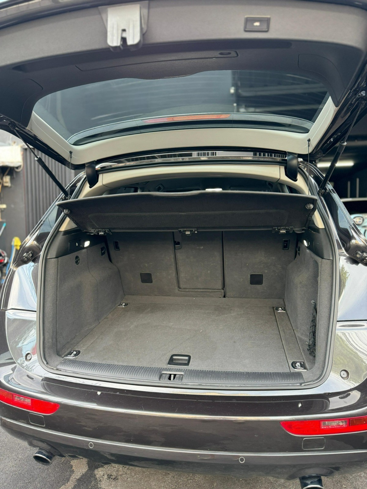 2011 Audi Q5  2.0 TFSI 2011 Audi Q5  2.0 TFSI