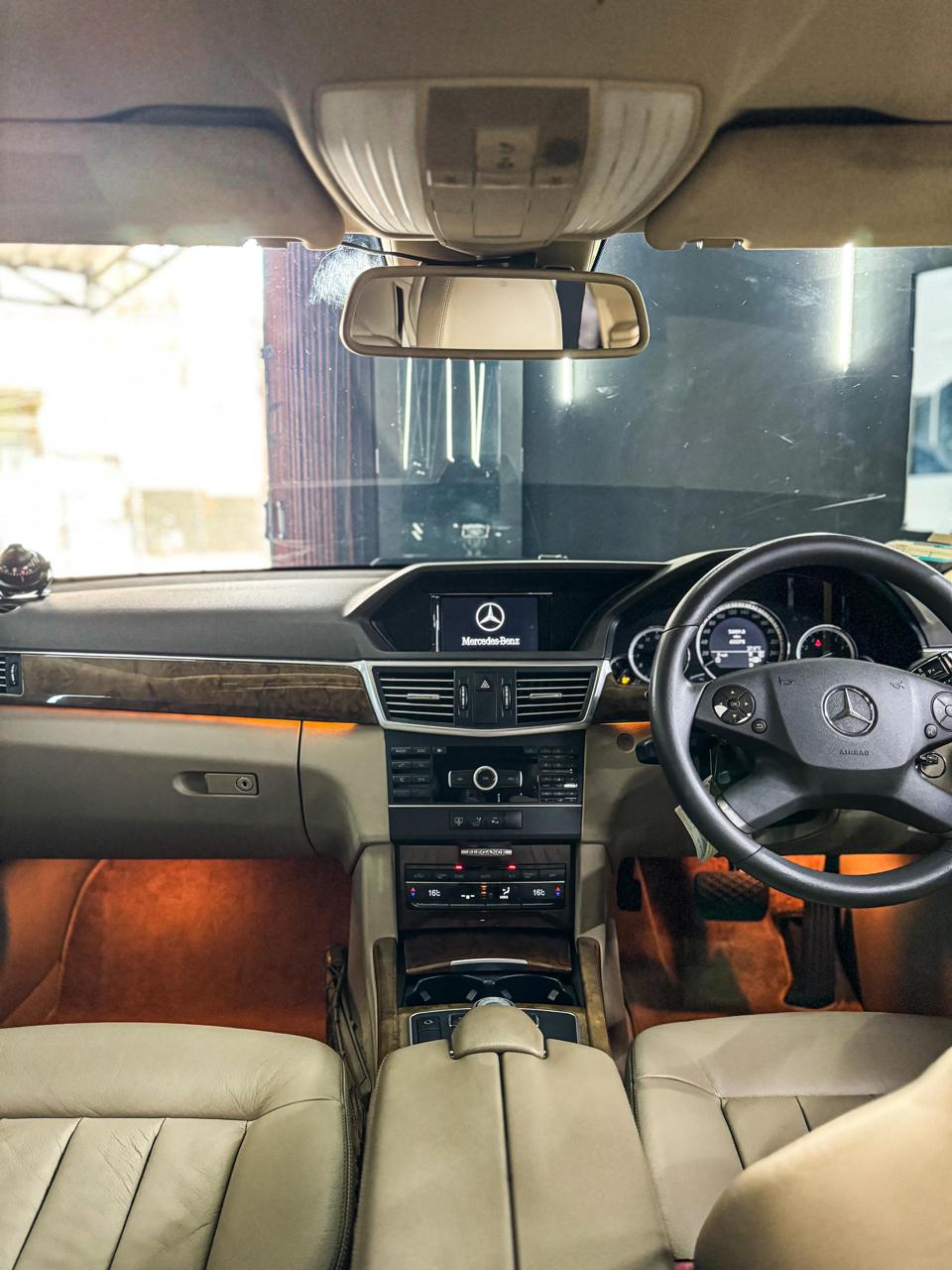 2011 Mercedes Benz E-Class  E 300 Elegance 2011 Mercedes Benz E-Class  E 300 Elegance