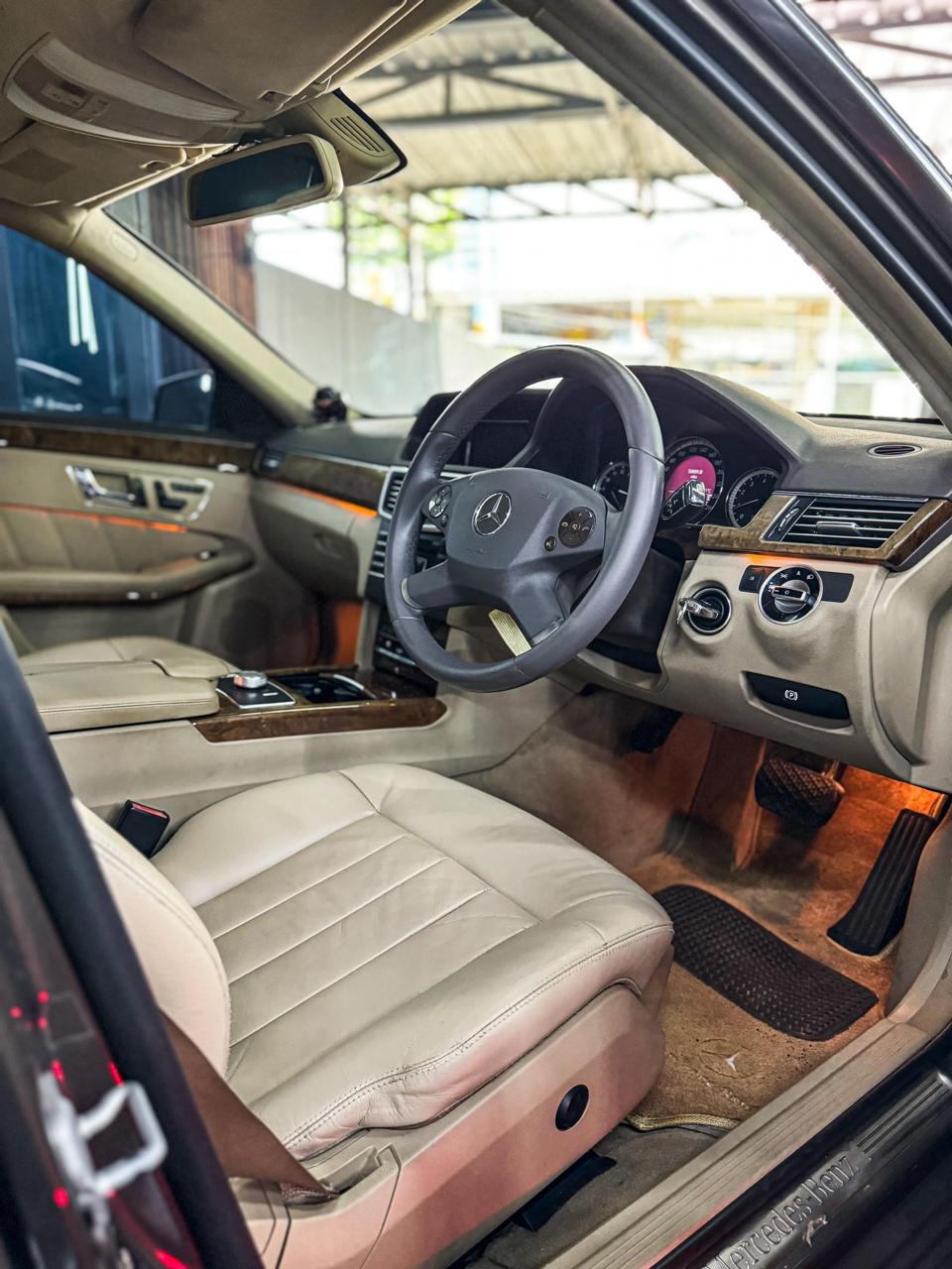 2011 Mercedes Benz E-Class  E 300 Elegance 2011 Mercedes Benz E-Class  E 300 Elegance