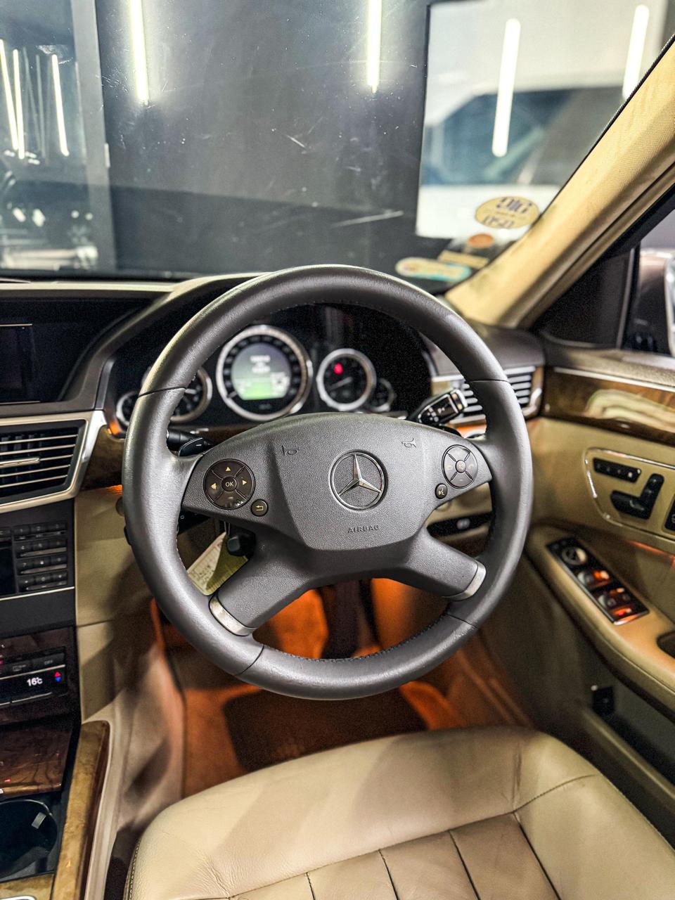 2011 Mercedes Benz E-Class  E 300 Elegance 2011 Mercedes Benz E-Class  E 300 Elegance