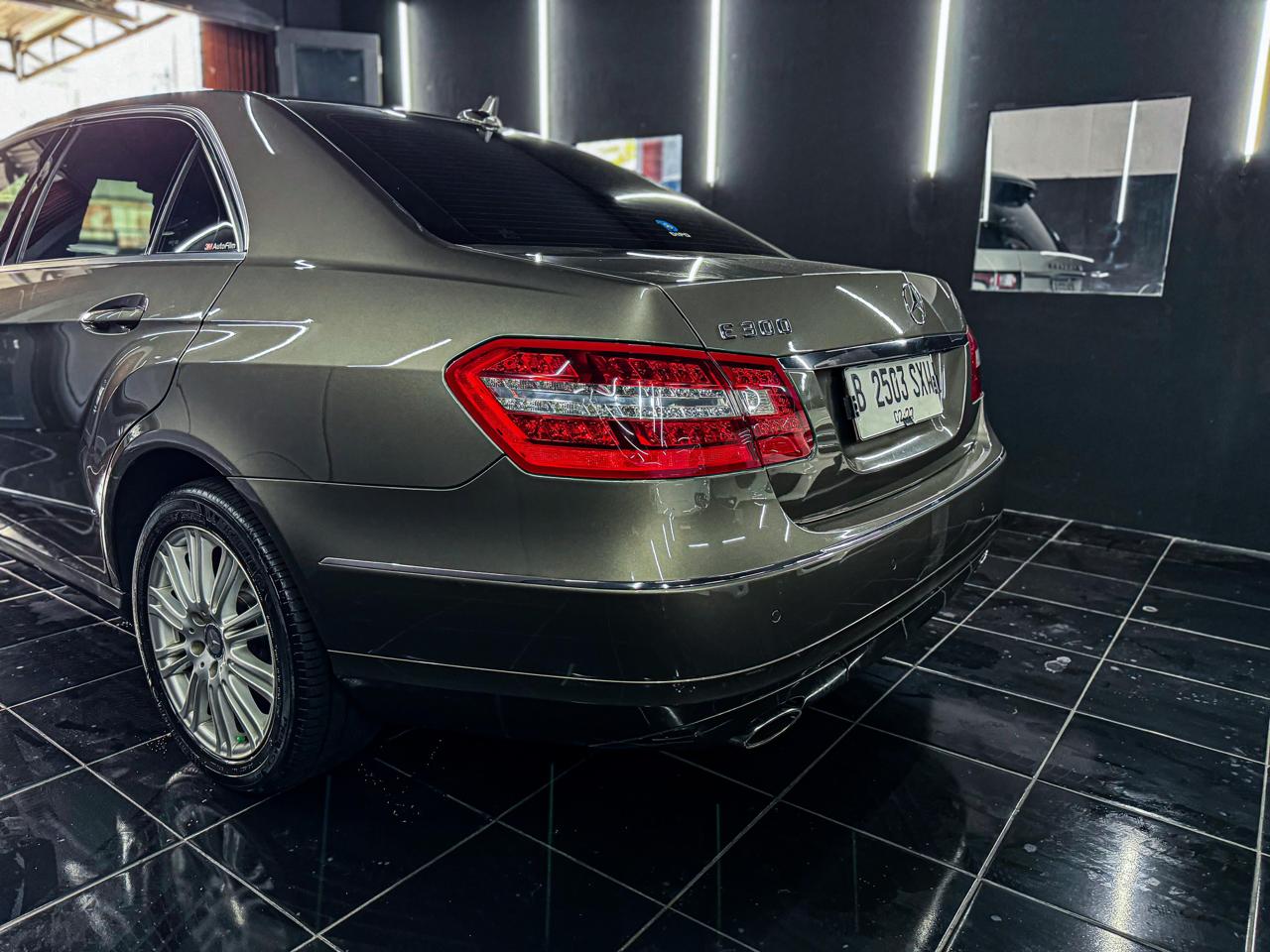 2011 Mercedes Benz E-Class  E 300 Elegance 2011 Mercedes Benz E-Class  E 300 Elegance